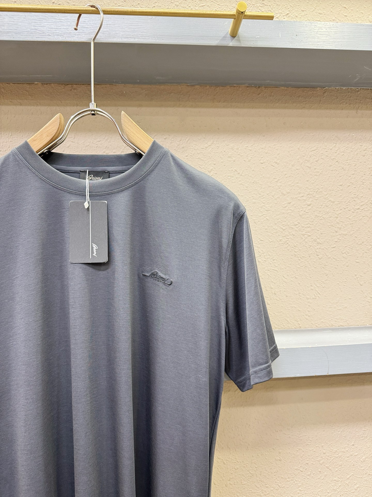 Brioni 布里奥尼 顶级品质 2026新品短袖！原版定制面料，手感柔软。顶级进口私货，时尚设计潮流短