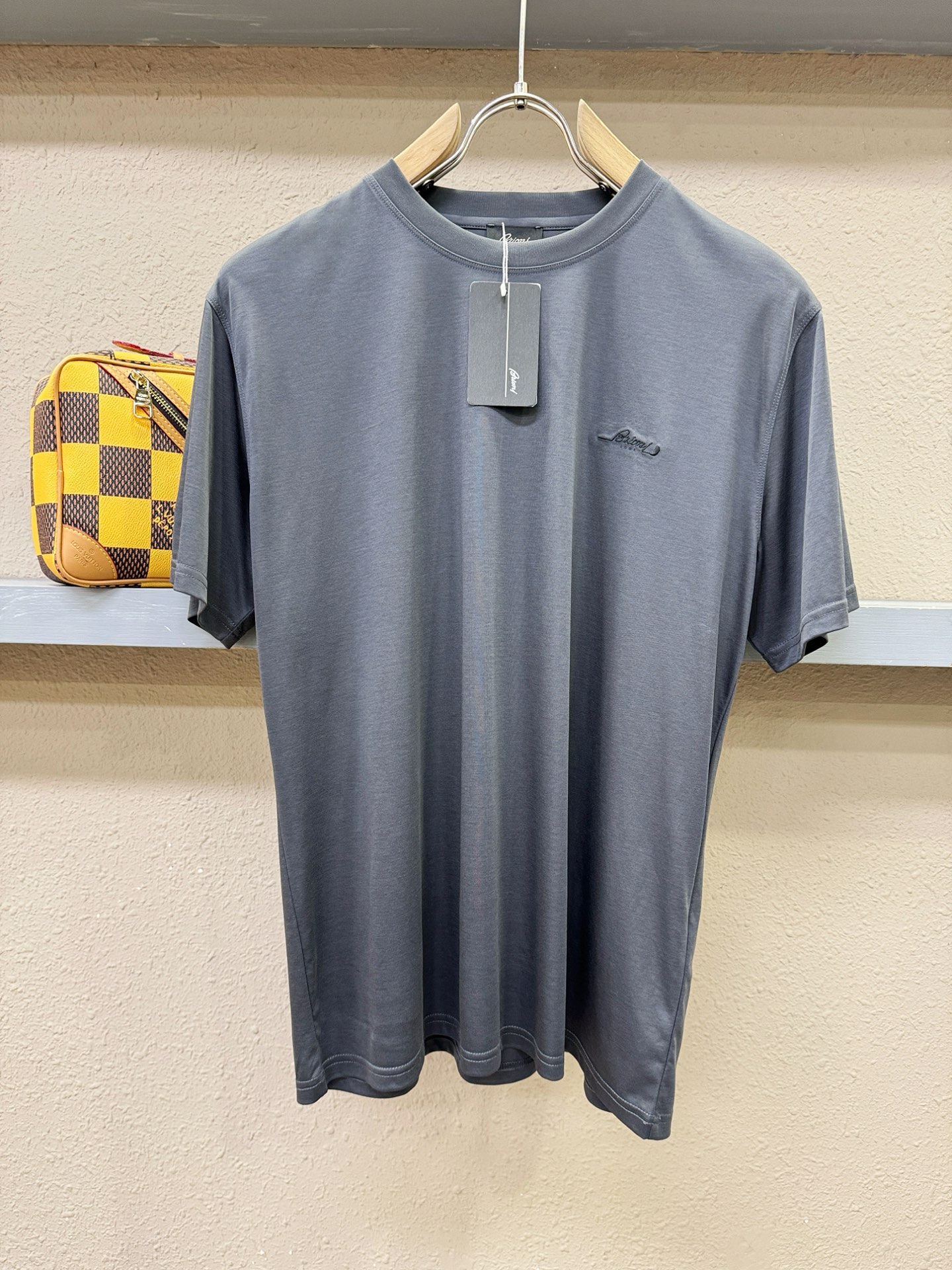 Brioni 布里奥尼 顶级品质 2026新品短袖！原版定制面料，手感柔软。顶级进口私货，时尚设计潮流短