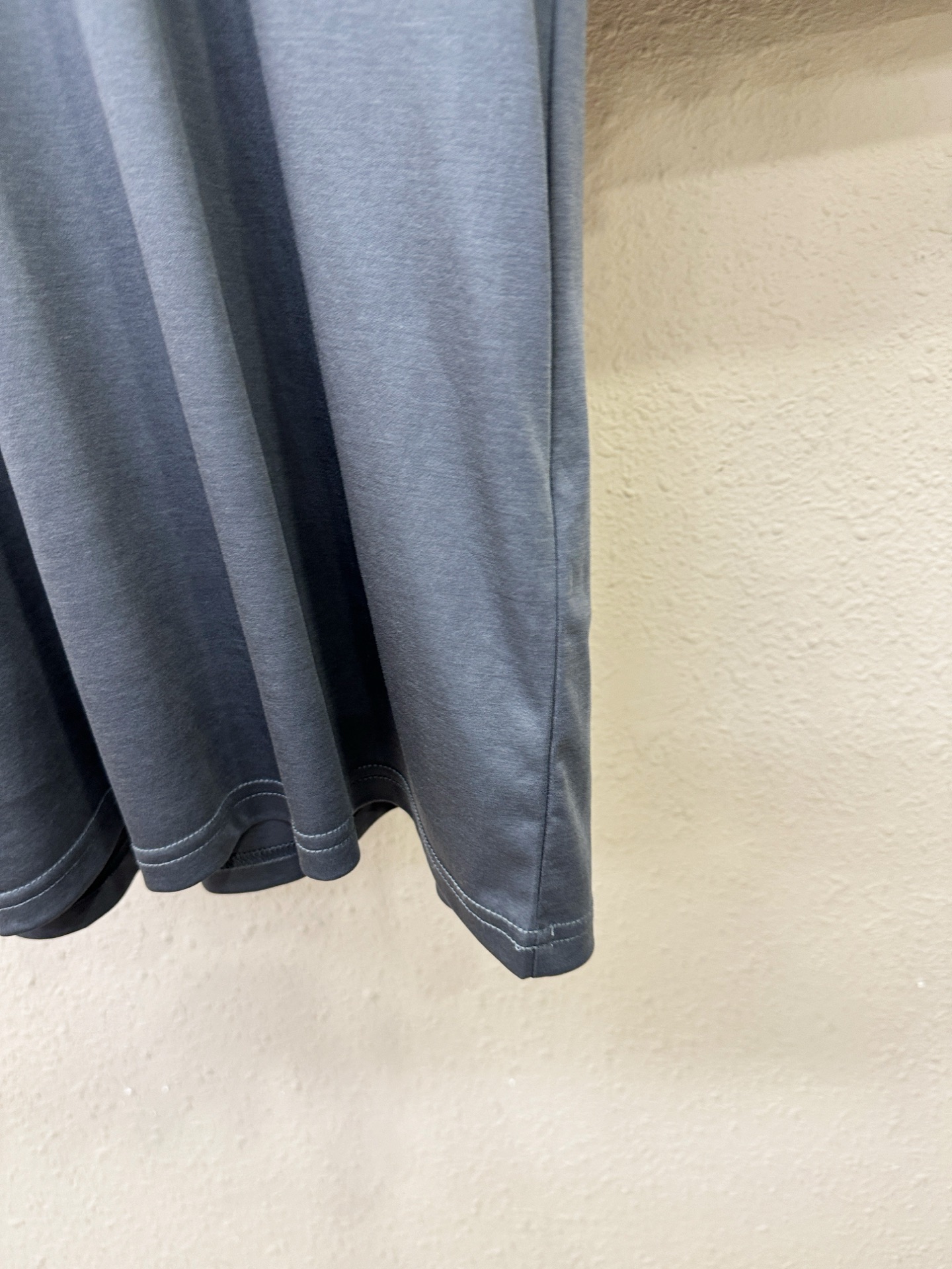 Brioni 布里奥尼 顶级品质 2026新品短袖！原版定制面料，手感柔软。顶级进口私货，时尚设计潮流短