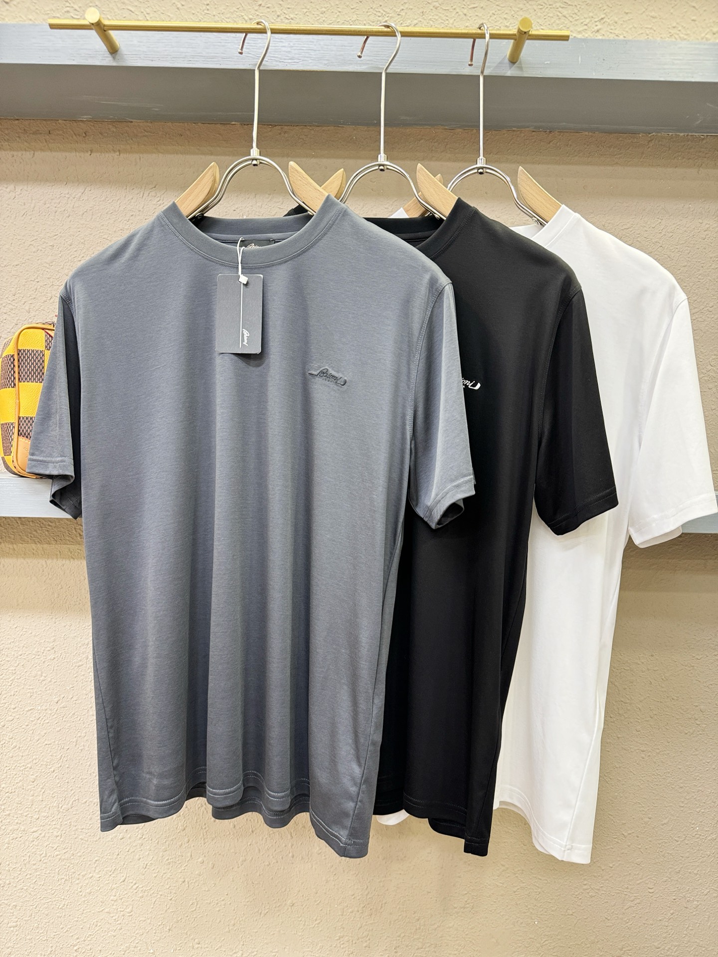 Brioni 布里奥尼 顶级品质 2026新品短袖！原版定制面料，手感柔软。顶级进口私货，时尚设计潮流短