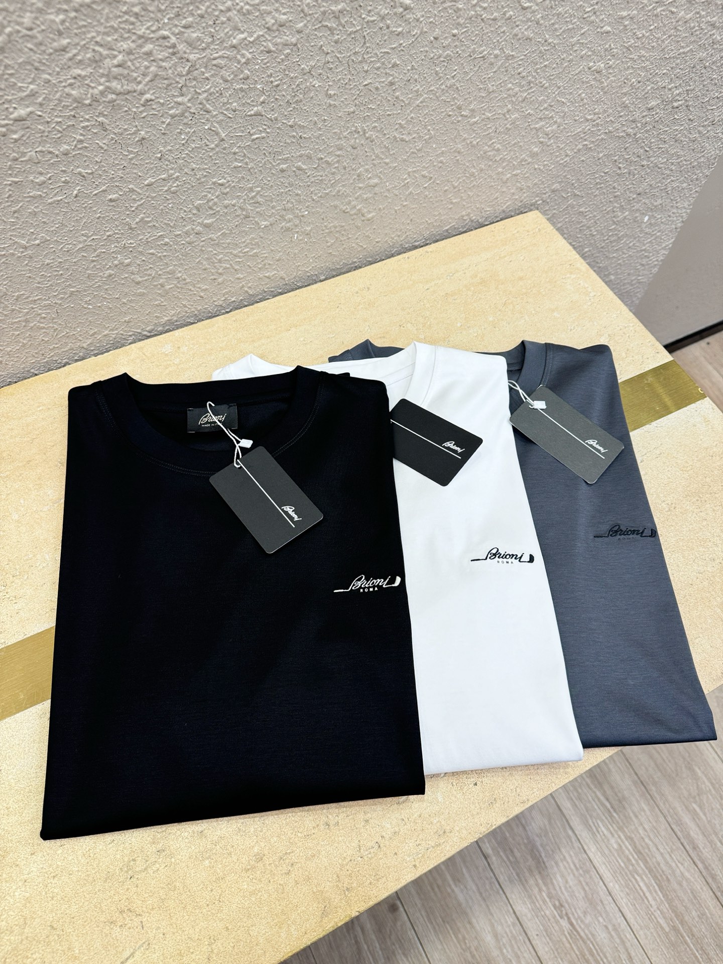 Brioni 布里奥尼 顶级品质 2026新品短袖！原版定制面料，手感柔软。顶级进口私货，时尚设计潮流短