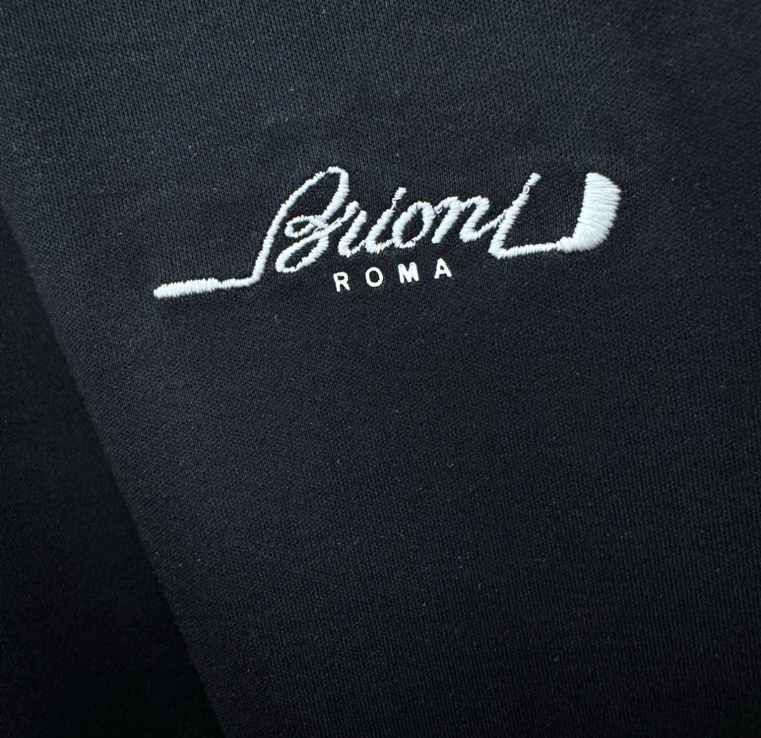 Brioni 布里奥尼 顶级品质 2026新品短袖！原版定制面料，手感柔软。顶级进口私货，时尚设计潮流短