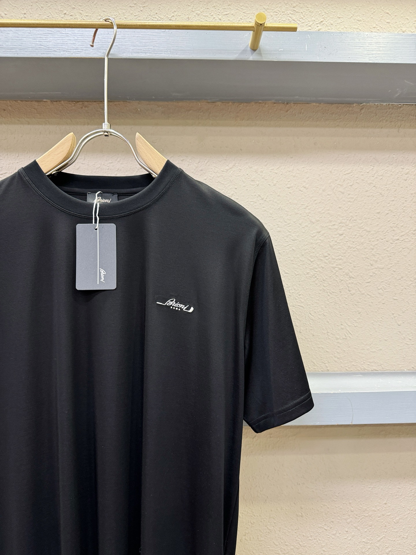 Brioni 布里奥尼 顶级品质 2026新品短袖！原版定制面料，手感柔软。顶级进口私货，时尚设计潮流短