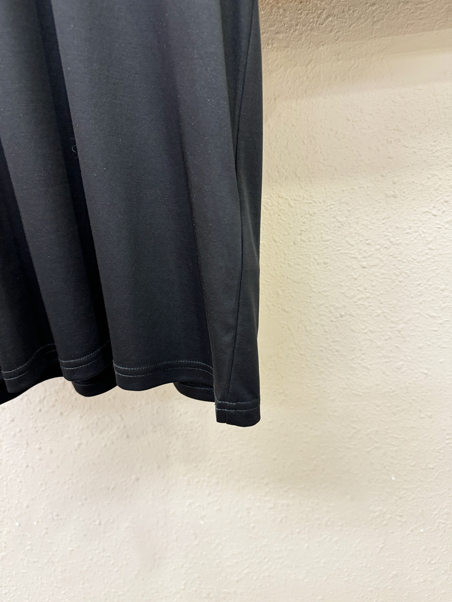 Brioni 布里奥尼 顶级品质 2026新品短袖！原版定制面料，手感柔软。顶级进口私货，时尚设计潮流短