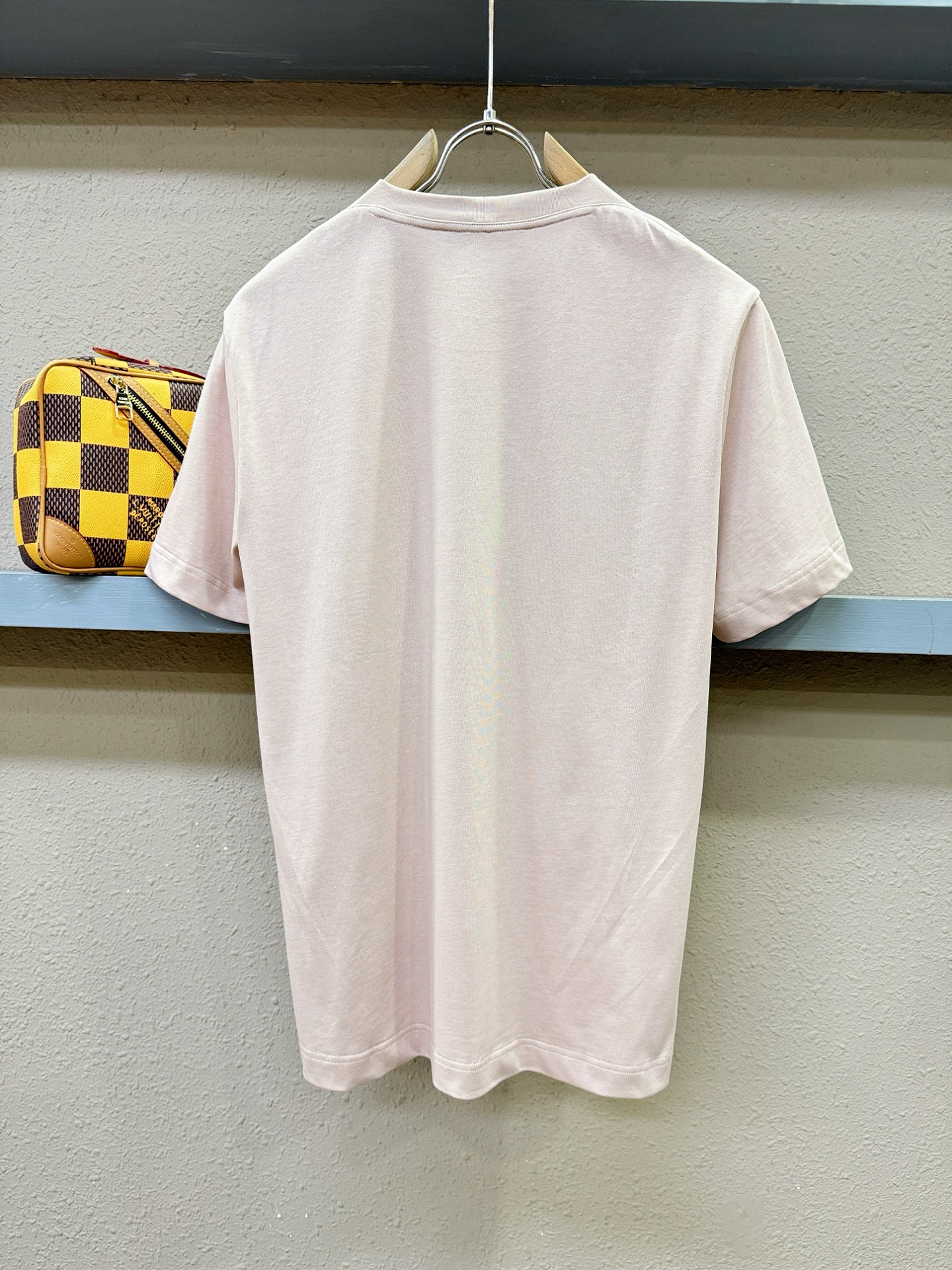 Loro Piana诺悠翩雅 顶级品质 2026新品短袖！面料采用麻料与桑蚕丝结合。手感柔软。顶级进口私