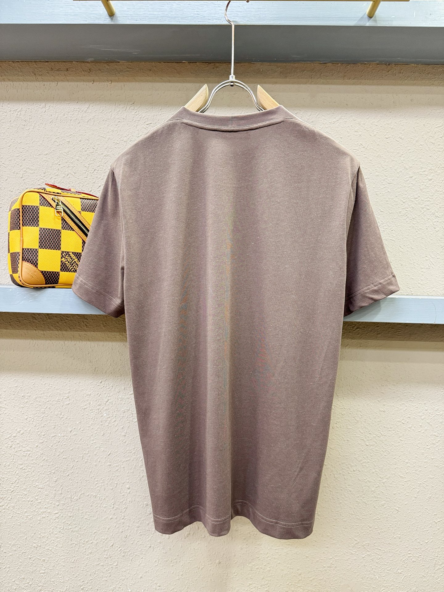 Loro Piana诺悠翩雅 顶级品质 2026新品短袖！面料采用麻料与桑蚕丝结合。手感柔软。顶级进口私