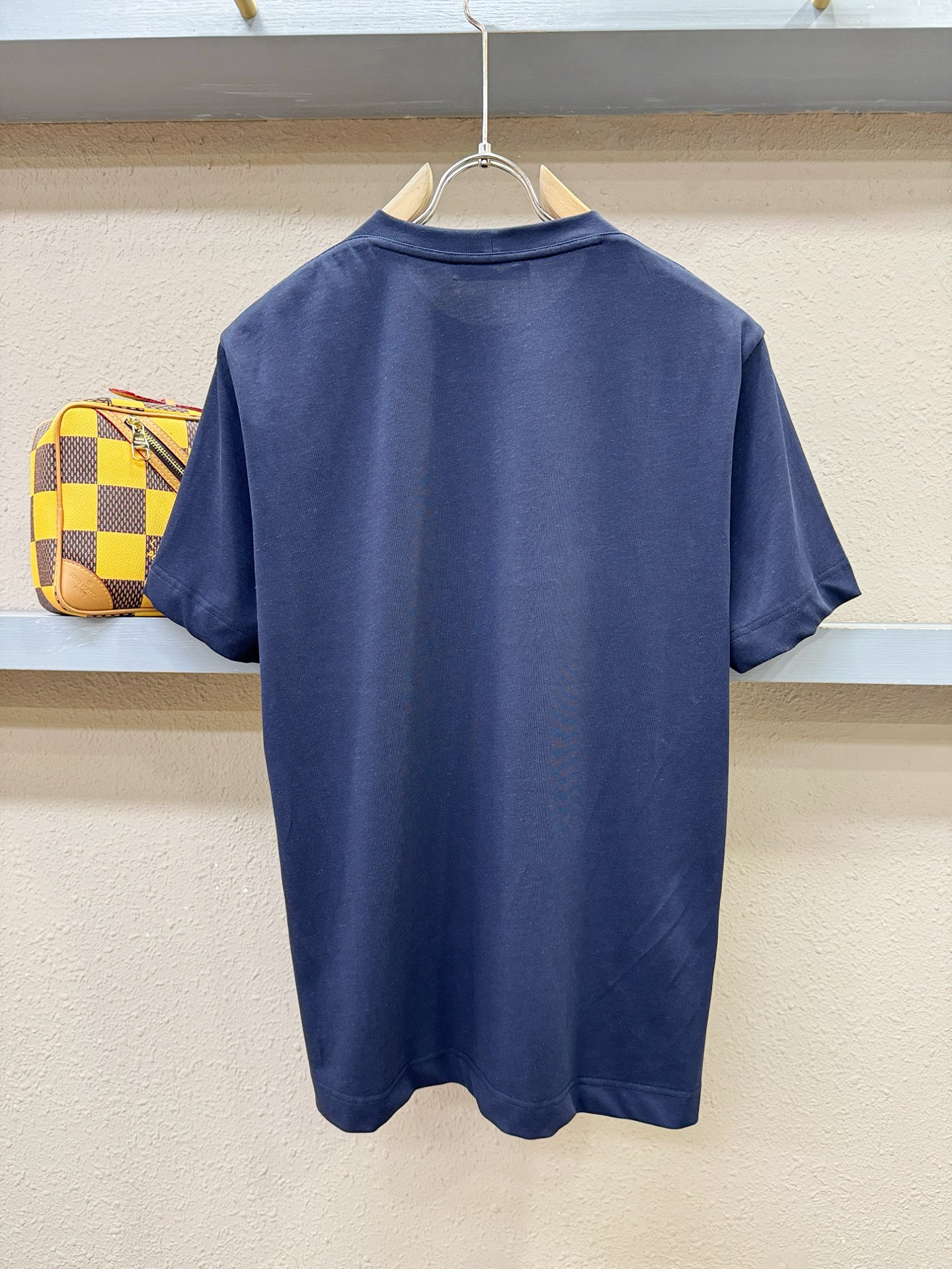 Loro Piana诺悠翩雅 顶级品质 2026新品短袖！面料采用麻料与桑蚕丝结合。手感柔软。顶级进口私