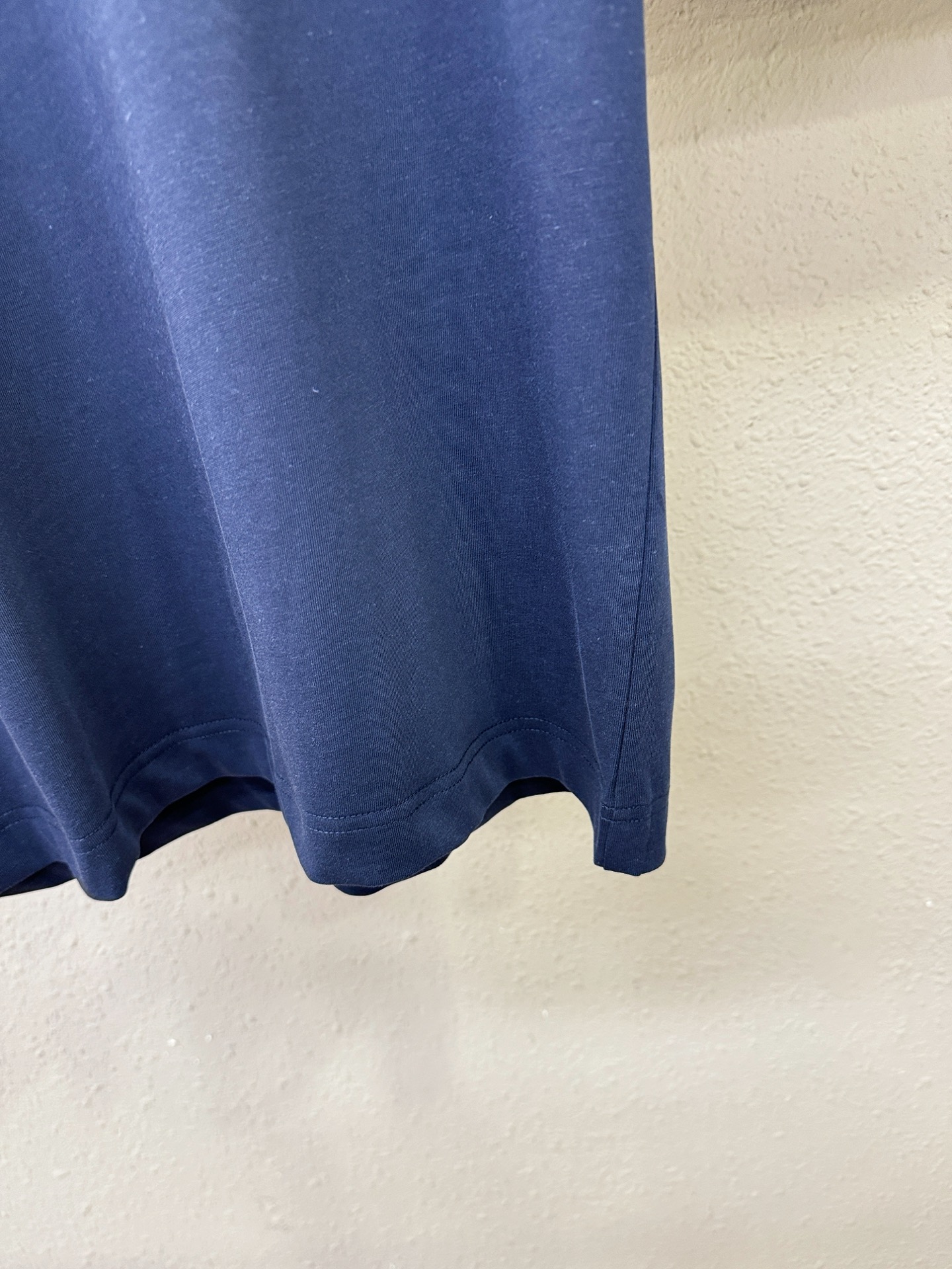 Loro Piana诺悠翩雅 顶级品质 2026新品短袖！面料采用麻料与桑蚕丝结合。手感柔软。顶级进口私