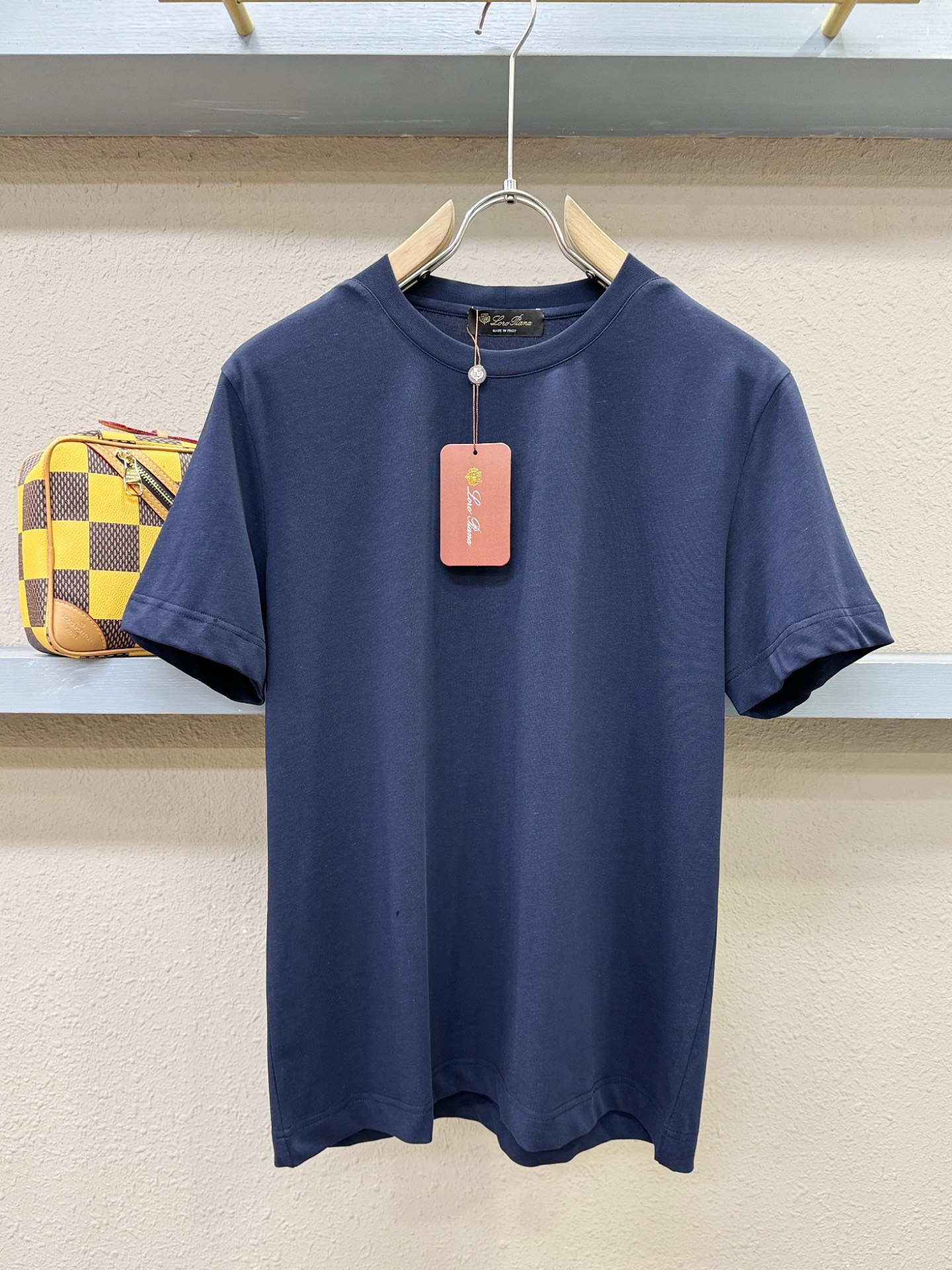 Loro Piana诺悠翩雅 顶级品质 2026新品短袖！面料采用麻料与桑蚕丝结合。手感柔软。顶级进口私