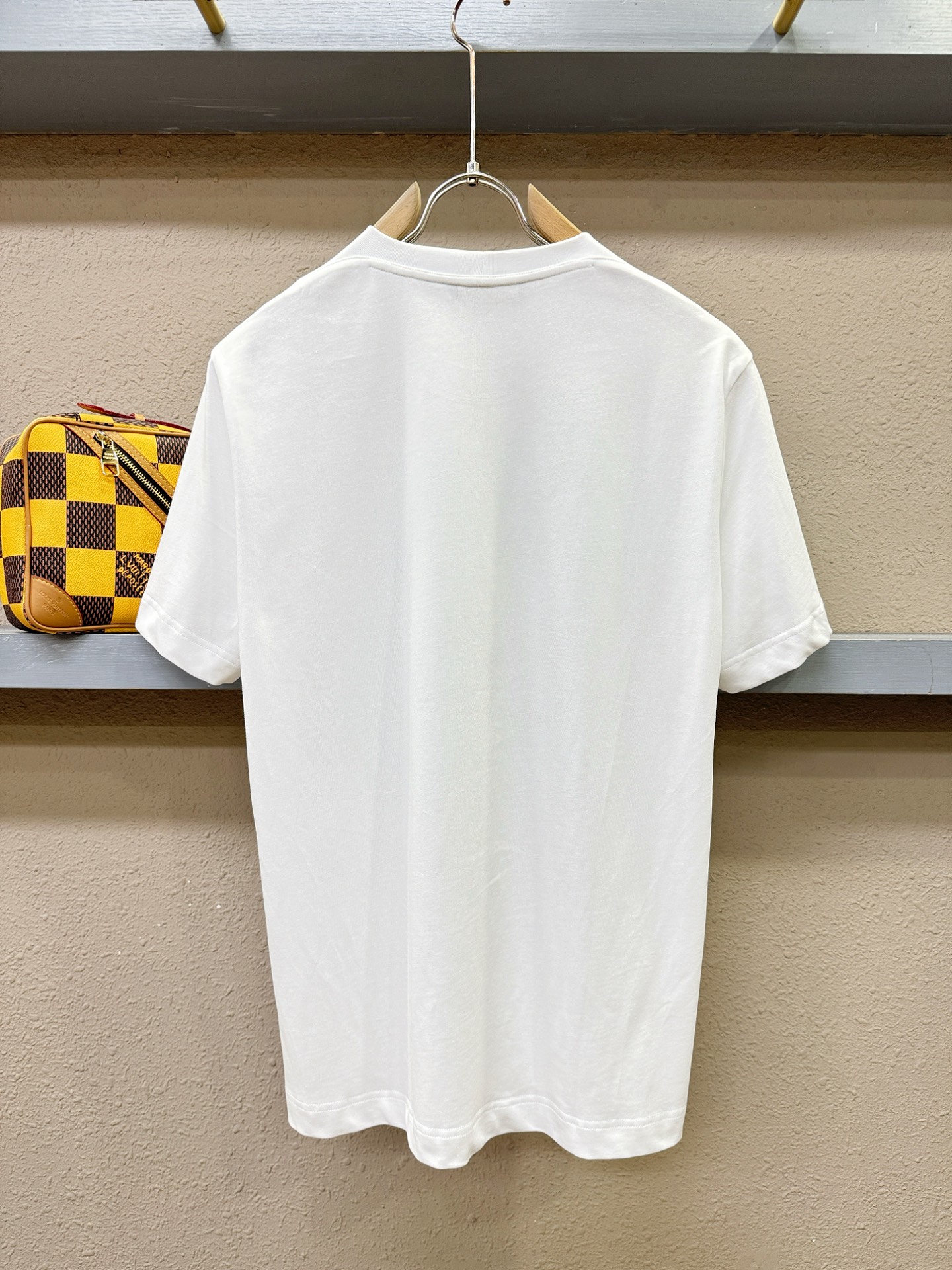 Loro Piana诺悠翩雅 顶级品质 2026新品短袖！面料采用麻料与桑蚕丝结合。手感柔软。顶级进口私