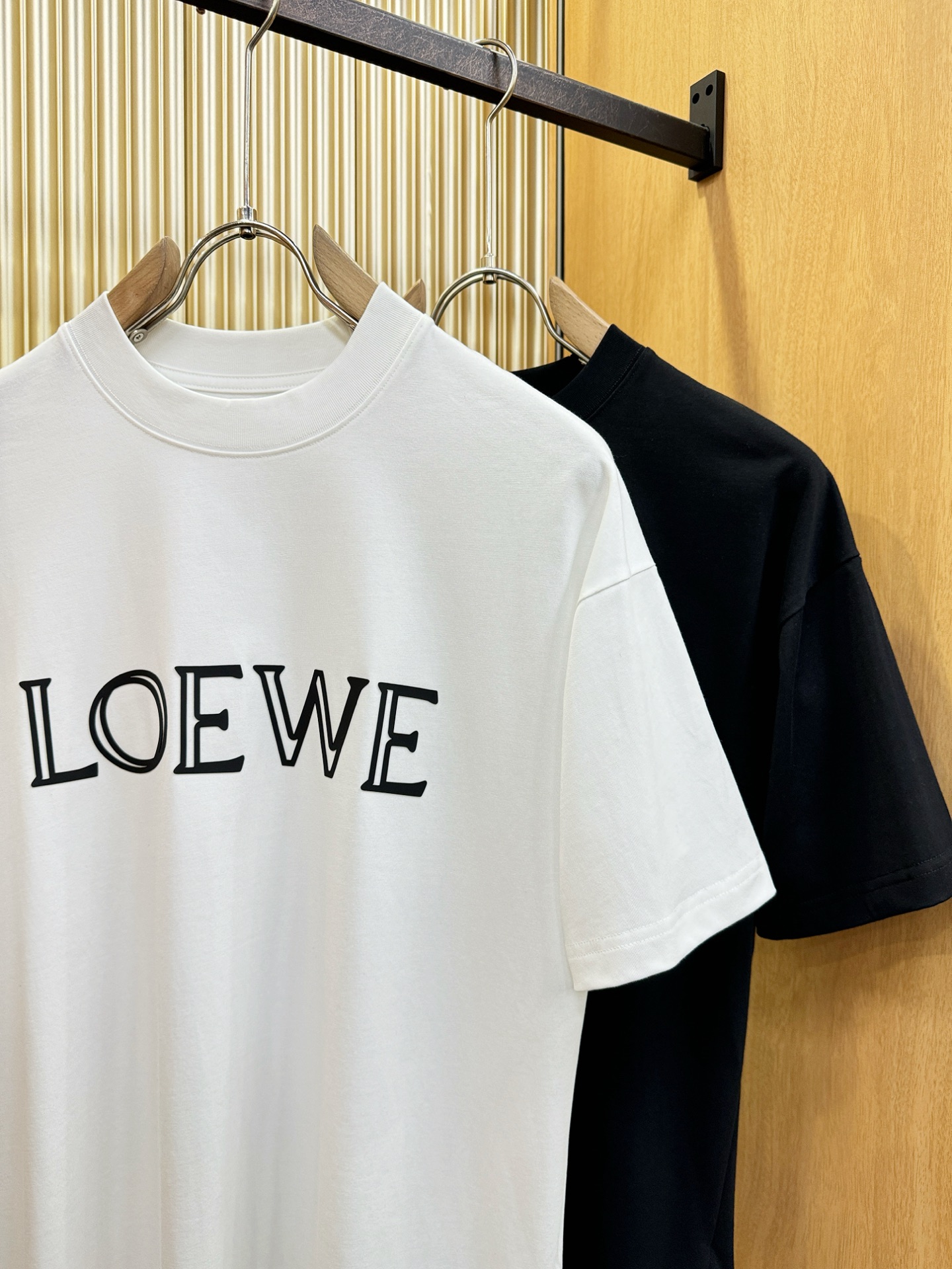 LOEWE罗意威 2026新款短袖T恤！走秀图案时尚休闲短袖T恤衫！设计logo设计！极具设计精选客供面