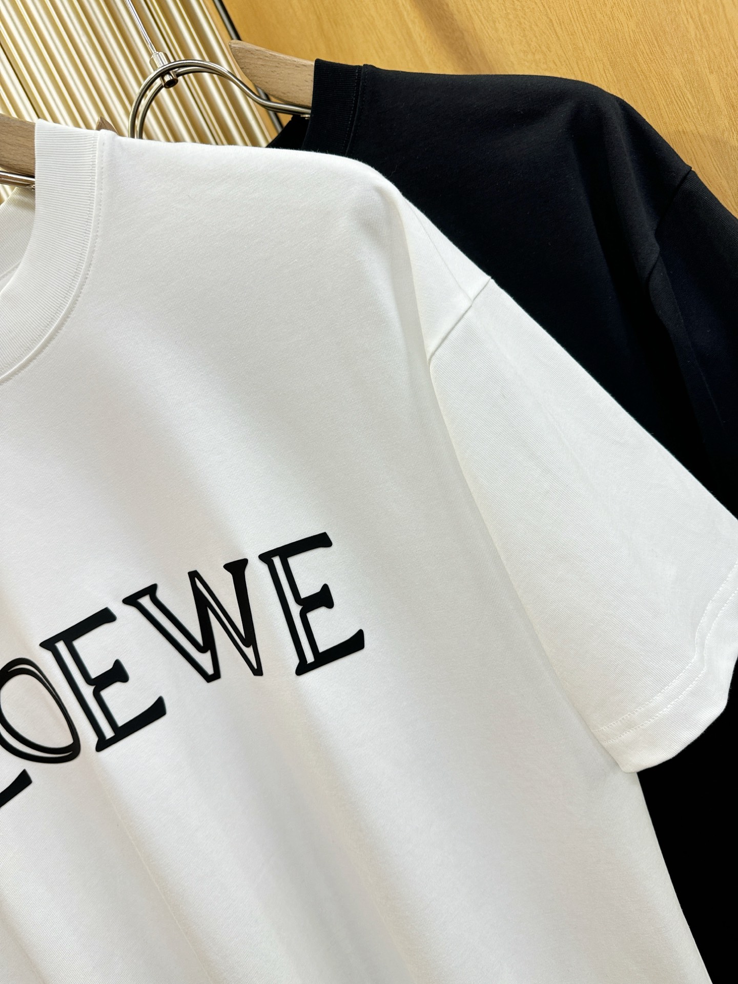 LOEWE罗意威 2026新款短袖T恤！走秀图案时尚休闲短袖T恤衫！设计logo设计！极具设计精选客供面