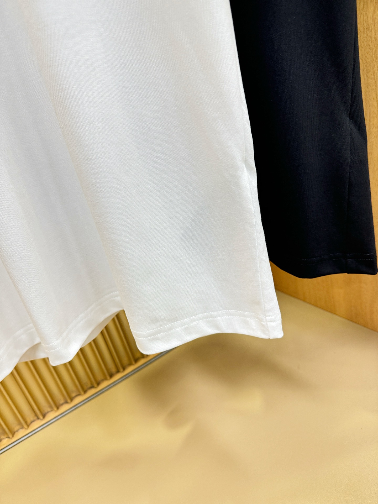 LOEWE罗意威 2026新款短袖T恤！走秀图案时尚休闲短袖T恤衫！设计logo设计！极具设计精选客供面