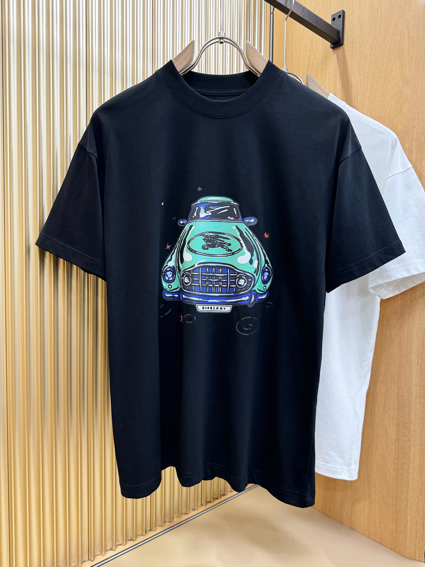 BURBERRY巴宝莉 2026新款短袖T恤！走秀图案时尚休闲短袖T恤衫！设计logo设计！极具设计精选