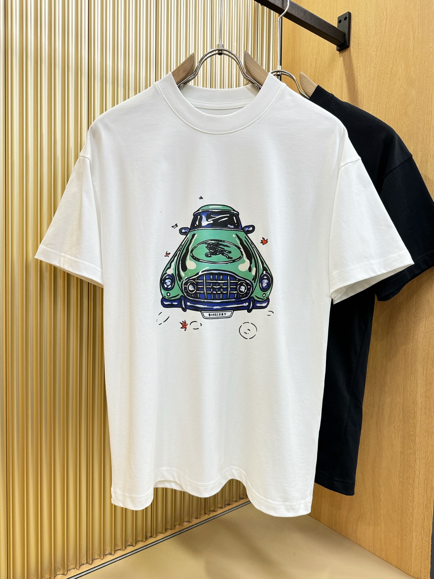 BURBERRY巴宝莉 2026新款短袖T恤！走秀图案时尚休闲短袖T恤衫！设计logo设计！极具设计精选