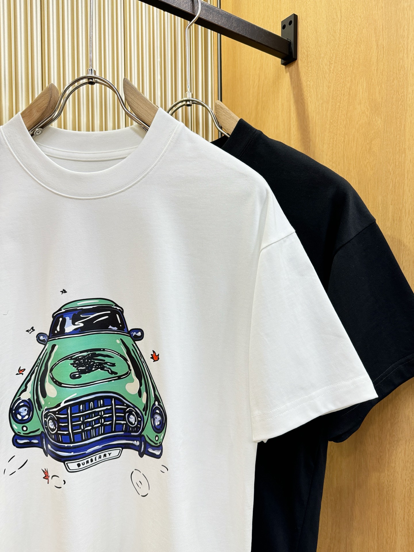 BURBERRY巴宝莉 2026新款短袖T恤！走秀图案时尚休闲短袖T恤衫！设计logo设计！极具设计精选