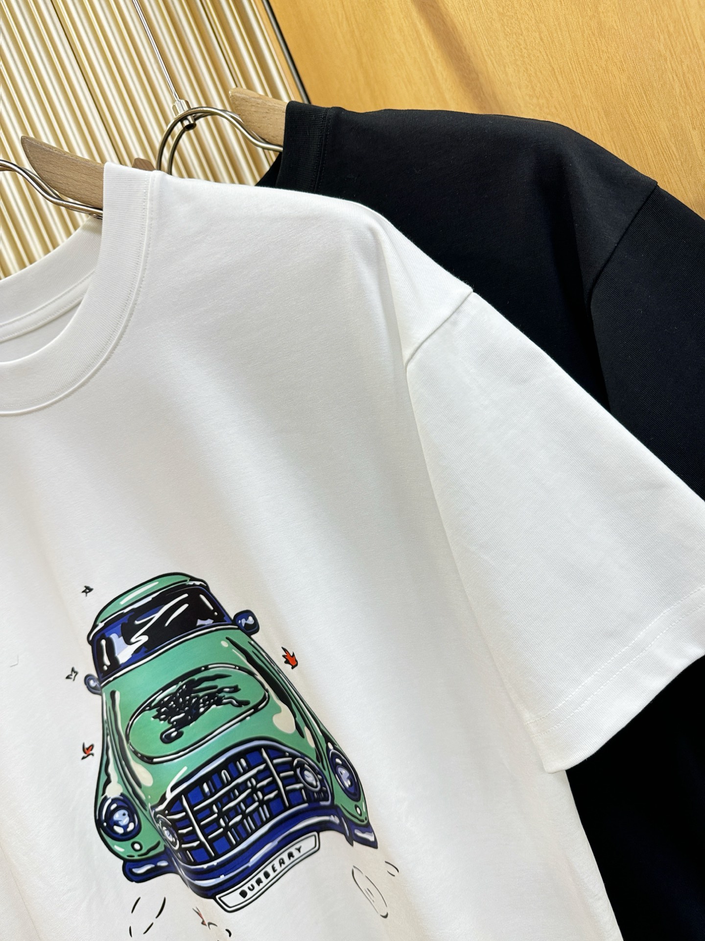 BURBERRY巴宝莉 2026新款短袖T恤！走秀图案时尚休闲短袖T恤衫！设计logo设计！极具设计精选