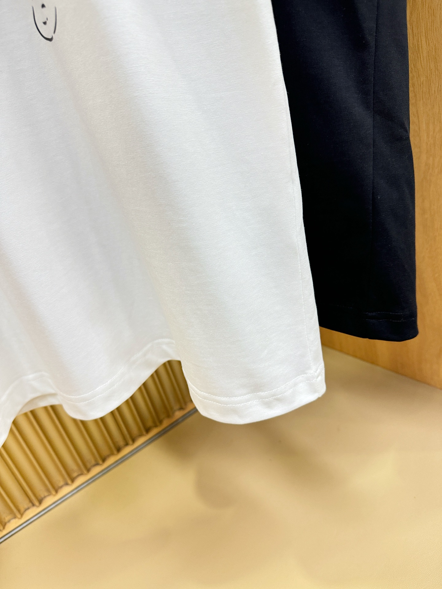 BURBERRY巴宝莉 2026新款短袖T恤！走秀图案时尚休闲短袖T恤衫！设计logo设计！极具设计精选