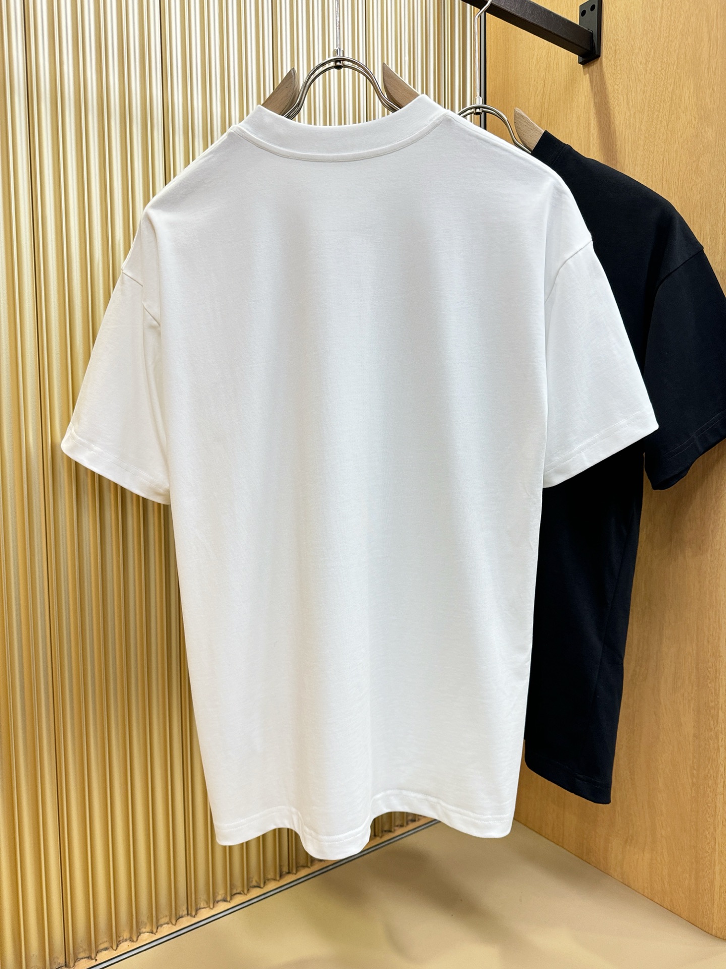 BURBERRY巴宝莉 2026新款短袖T恤！走秀图案时尚休闲短袖T恤衫！设计logo设计！极具设计精选