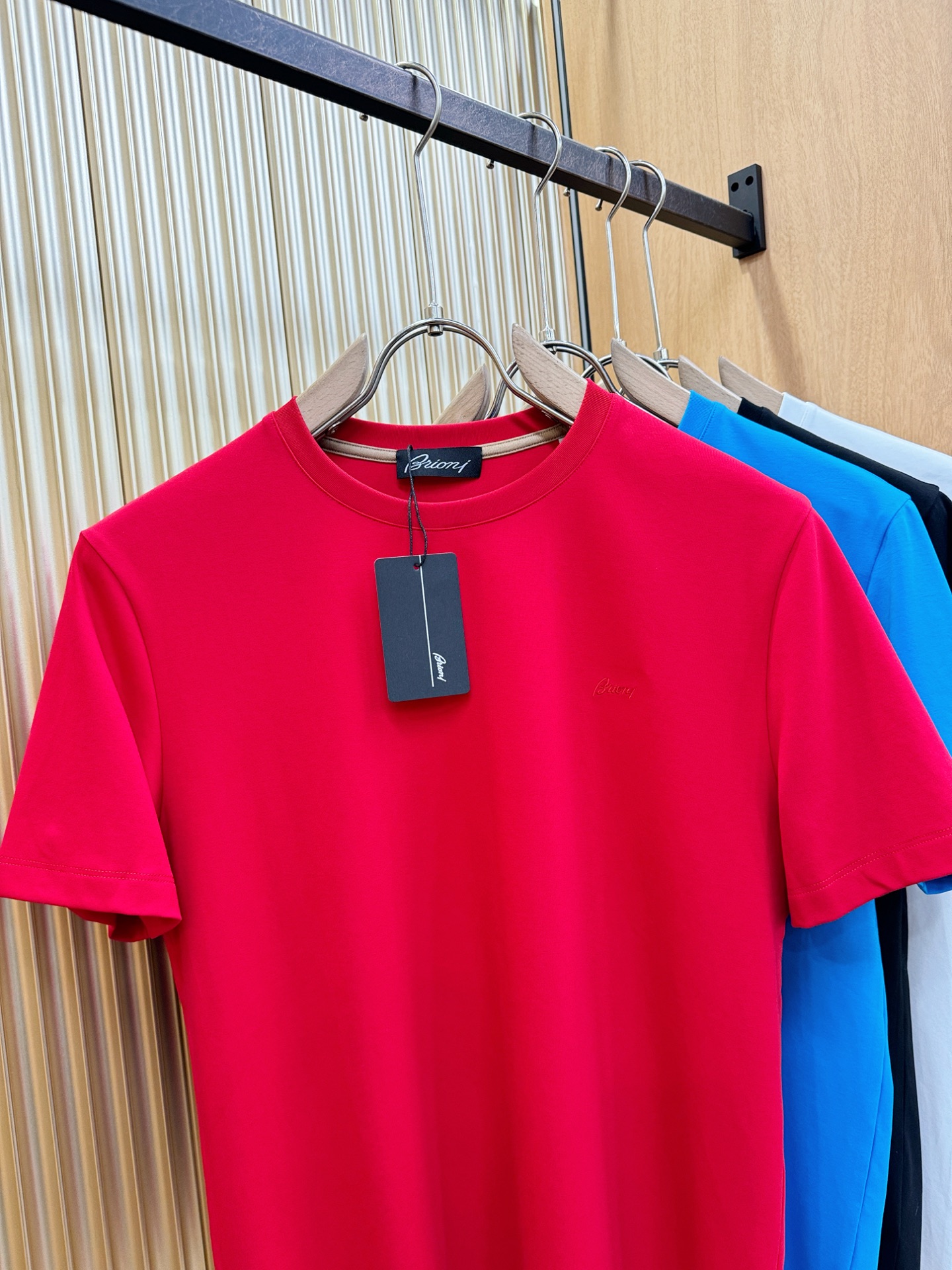 Brioni 布里奥尼 顶级品质 2026新品短袖！原版定制面料，手感柔软。顶级进口私货，时尚设计潮流短