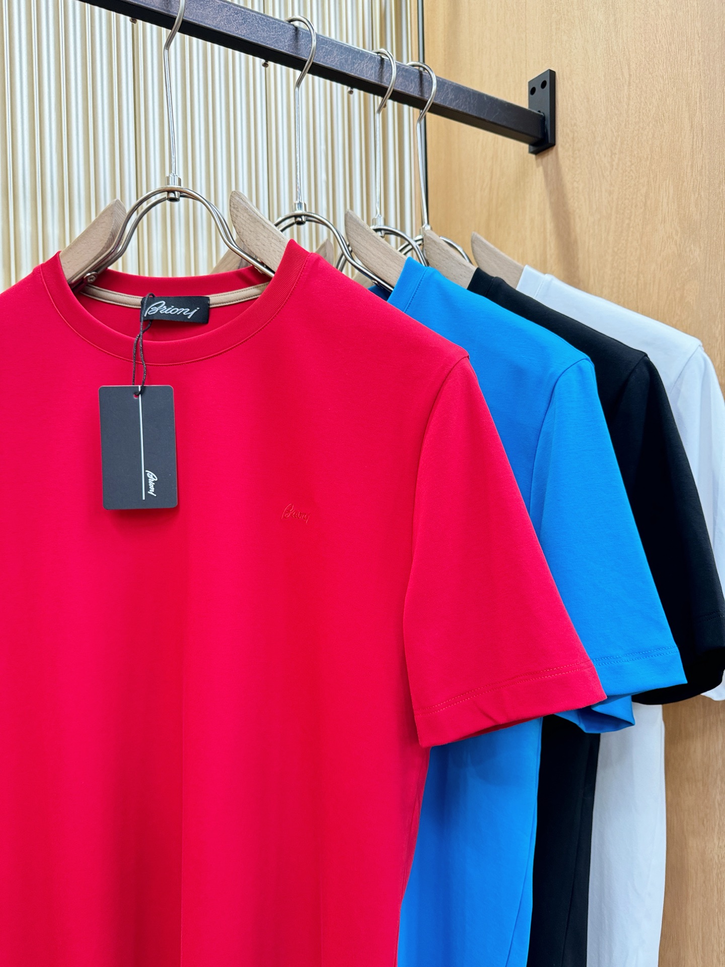 Brioni 布里奥尼 顶级品质 2026新品短袖！原版定制面料，手感柔软。顶级进口私货，时尚设计潮流短