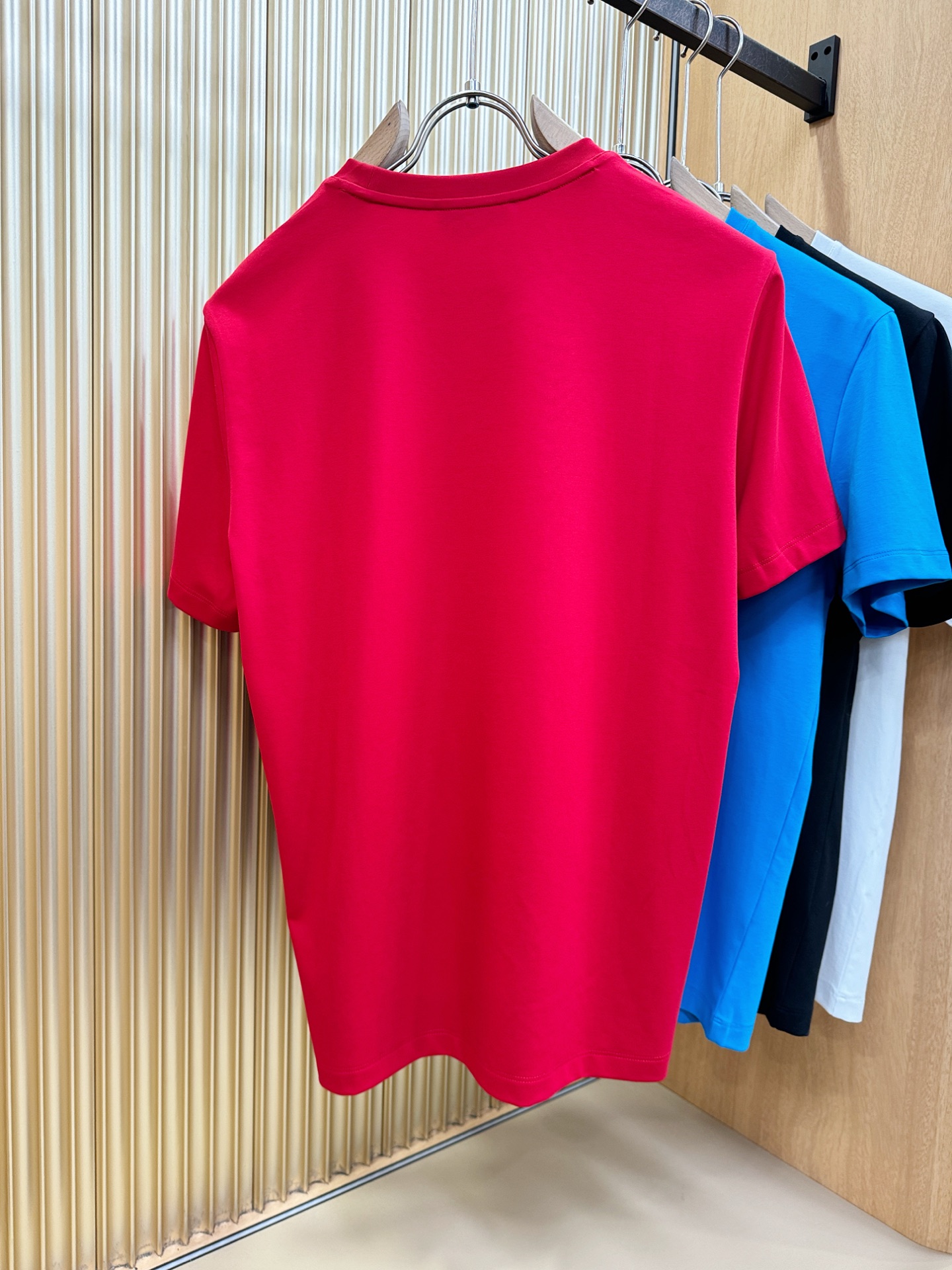 Brioni 布里奥尼 顶级品质 2026新品短袖！原版定制面料，手感柔软。顶级进口私货，时尚设计潮流短