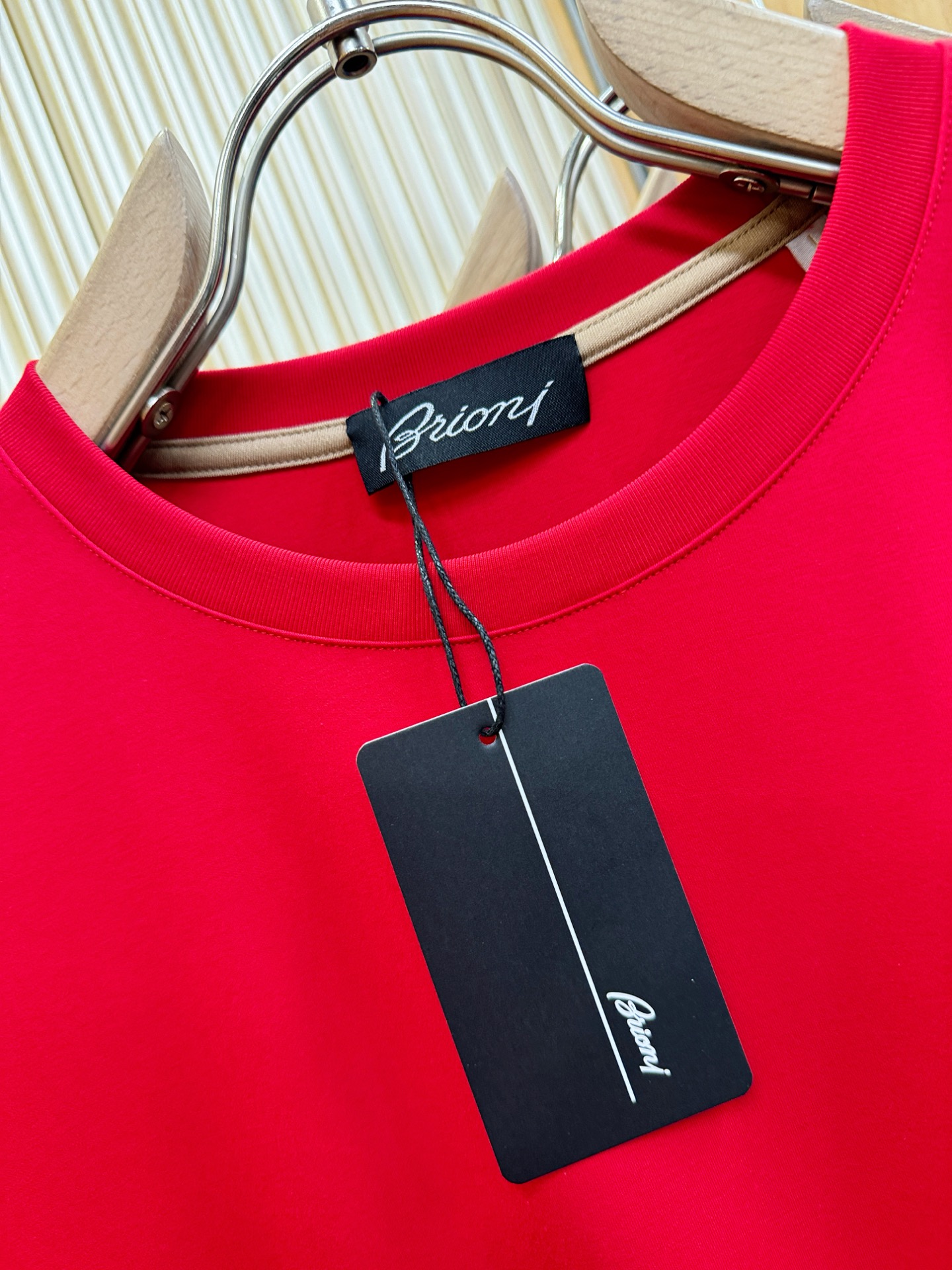 Brioni 布里奥尼 顶级品质 2026新品短袖！原版定制面料，手感柔软。顶级进口私货，时尚设计潮流短