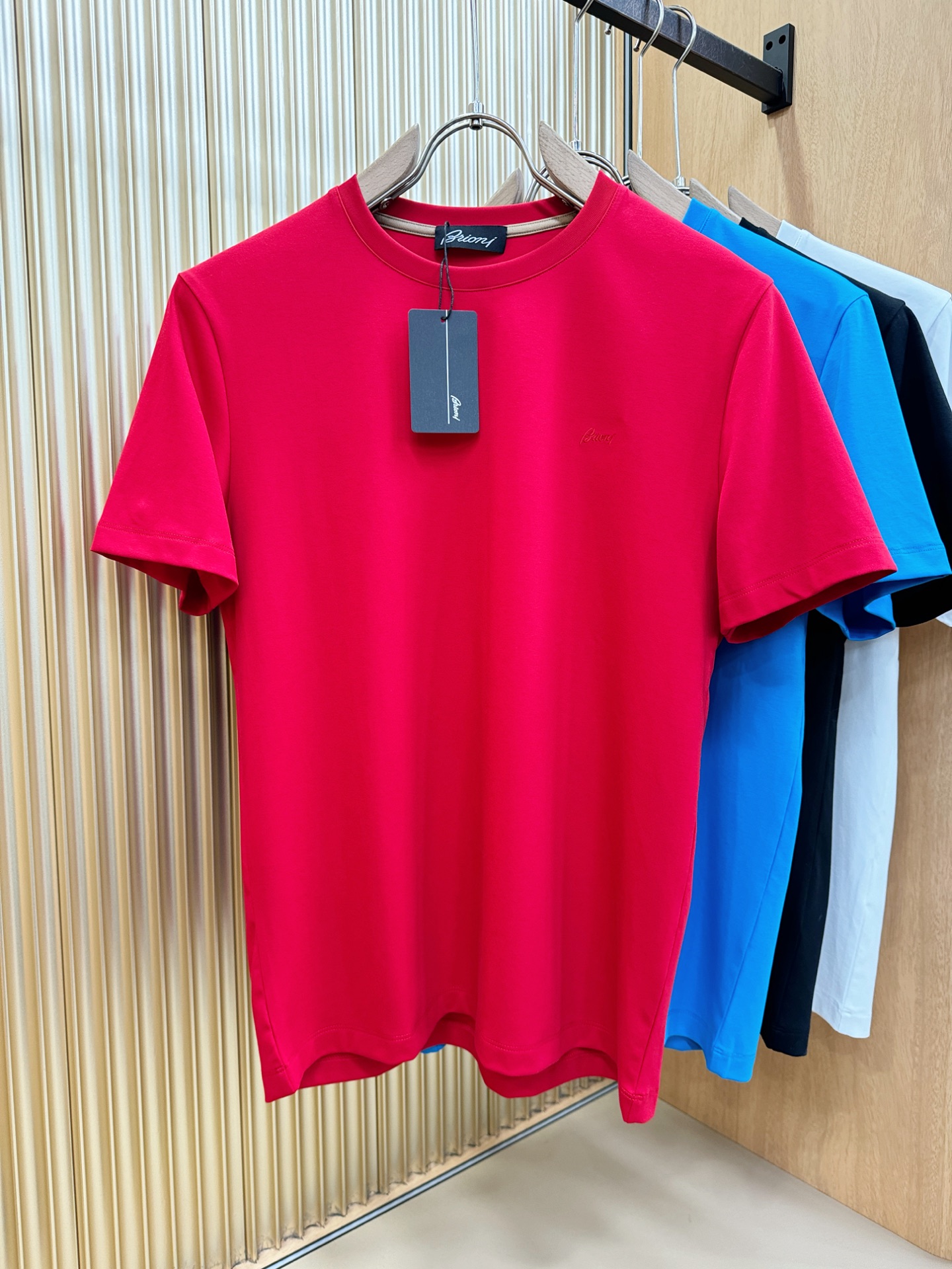 Brioni 布里奥尼 顶级品质 2026新品短袖！原版定制面料，手感柔软。顶级进口私货，时尚设计潮流短