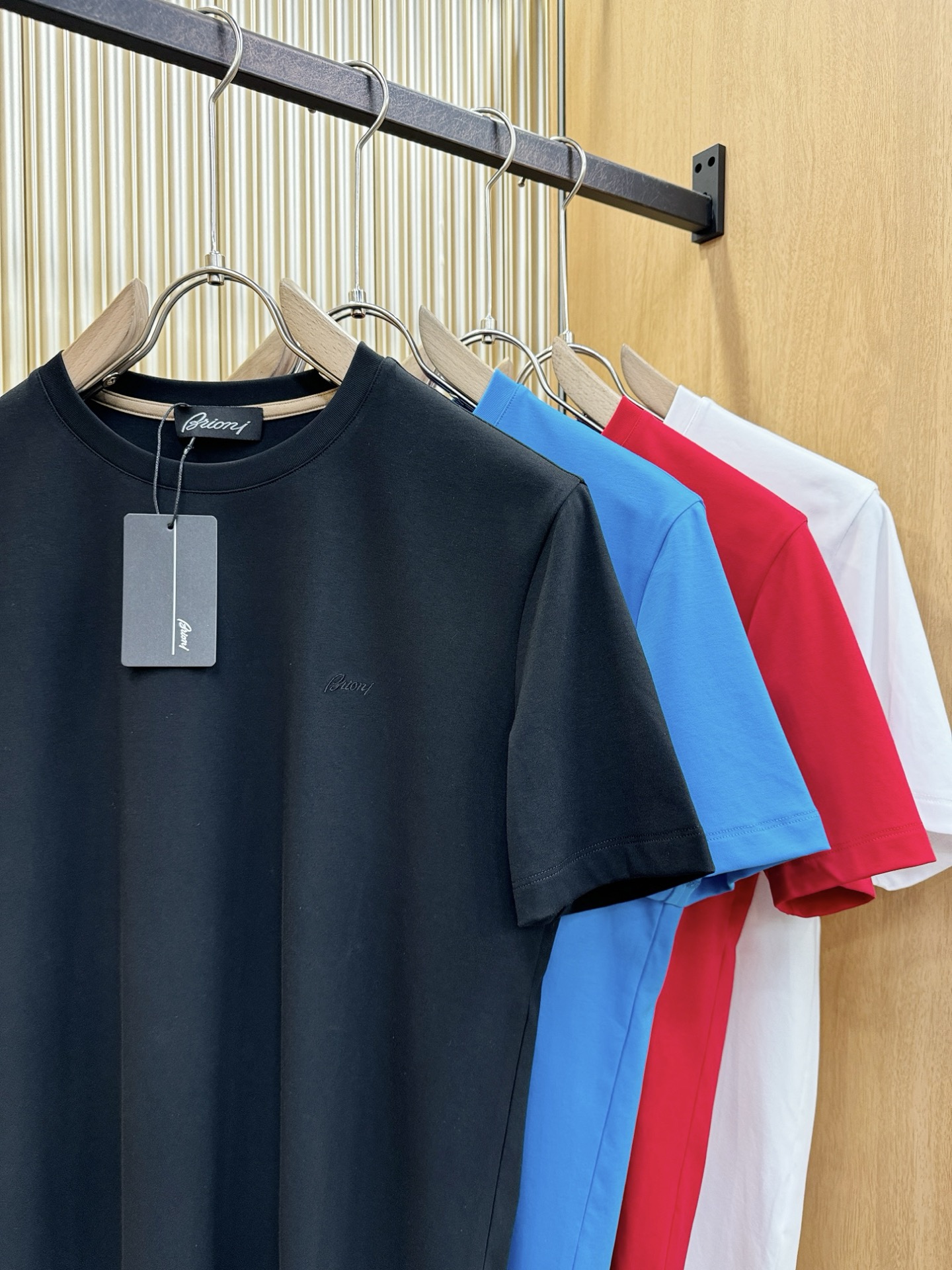 Brioni 布里奥尼 顶级品质 2026新品短袖！原版定制面料，手感柔软。顶级进口私货，时尚设计潮流短