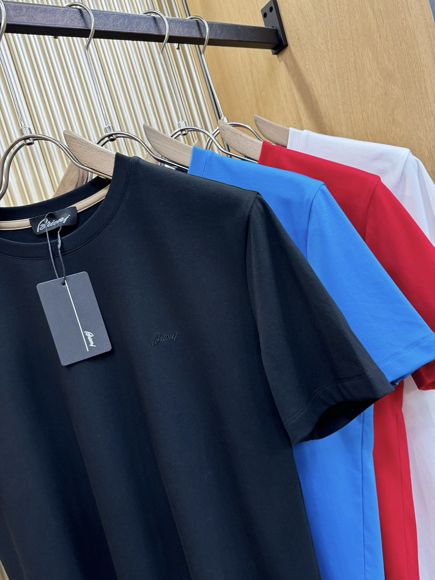 Brioni 布里奥尼 顶级品质 2026新品短袖！原版定制面料，手感柔软。顶级进口私货，时尚设计潮流短