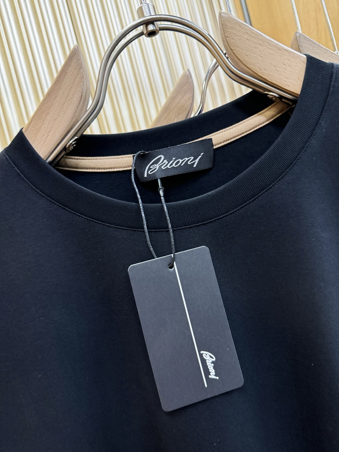 Brioni 布里奥尼 顶级品质 2026新品短袖！原版定制面料，手感柔软。顶级进口私货，时尚设计潮流短