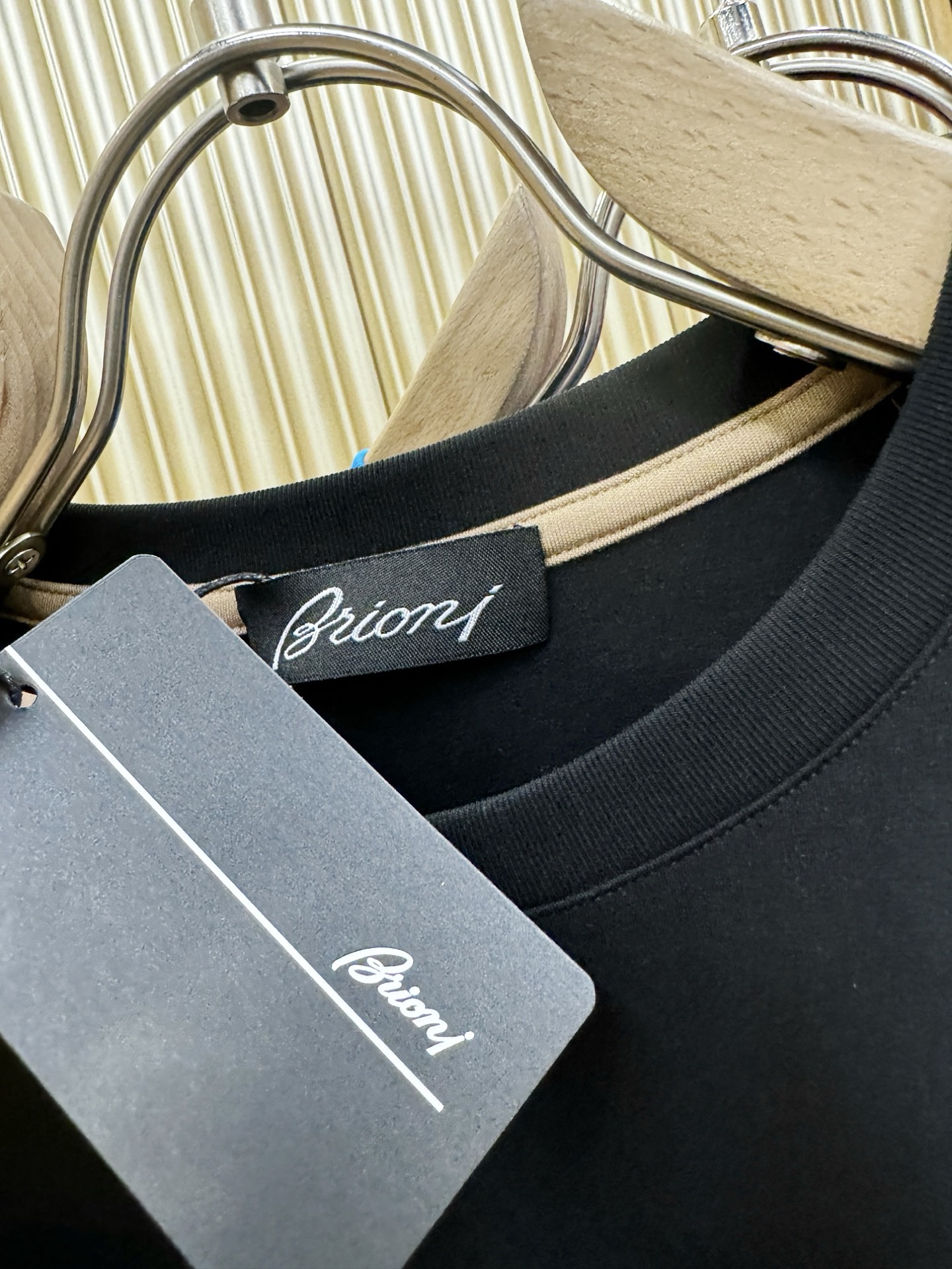 Brioni 布里奥尼 顶级品质 2026新品短袖！原版定制面料，手感柔软。顶级进口私货，时尚设计潮流短