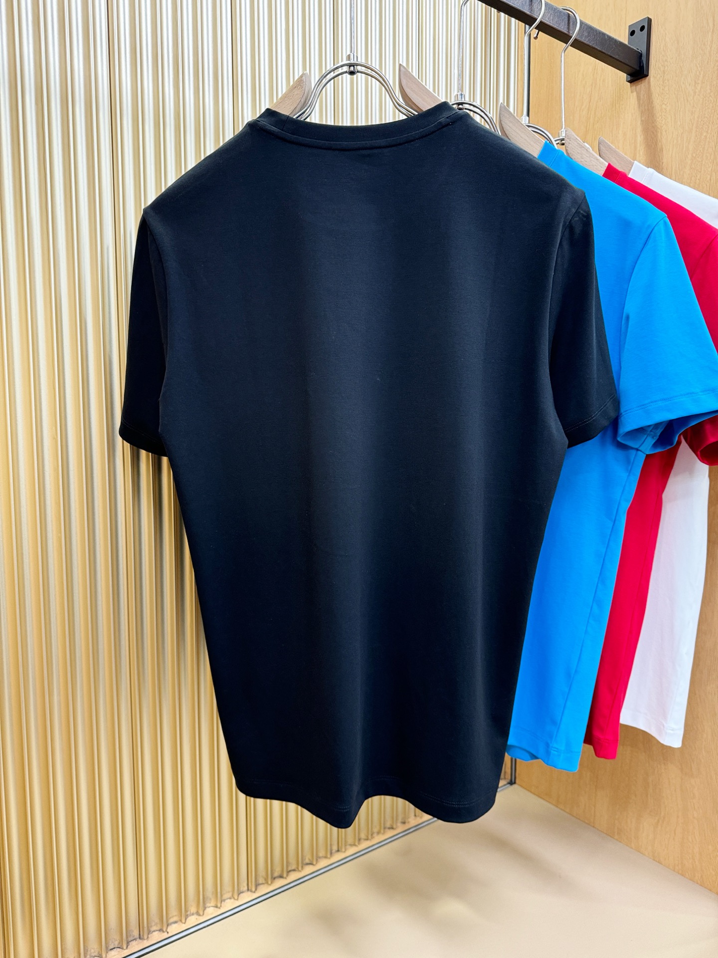 Brioni 布里奥尼 顶级品质 2026新品短袖！原版定制面料，手感柔软。顶级进口私货，时尚设计潮流短