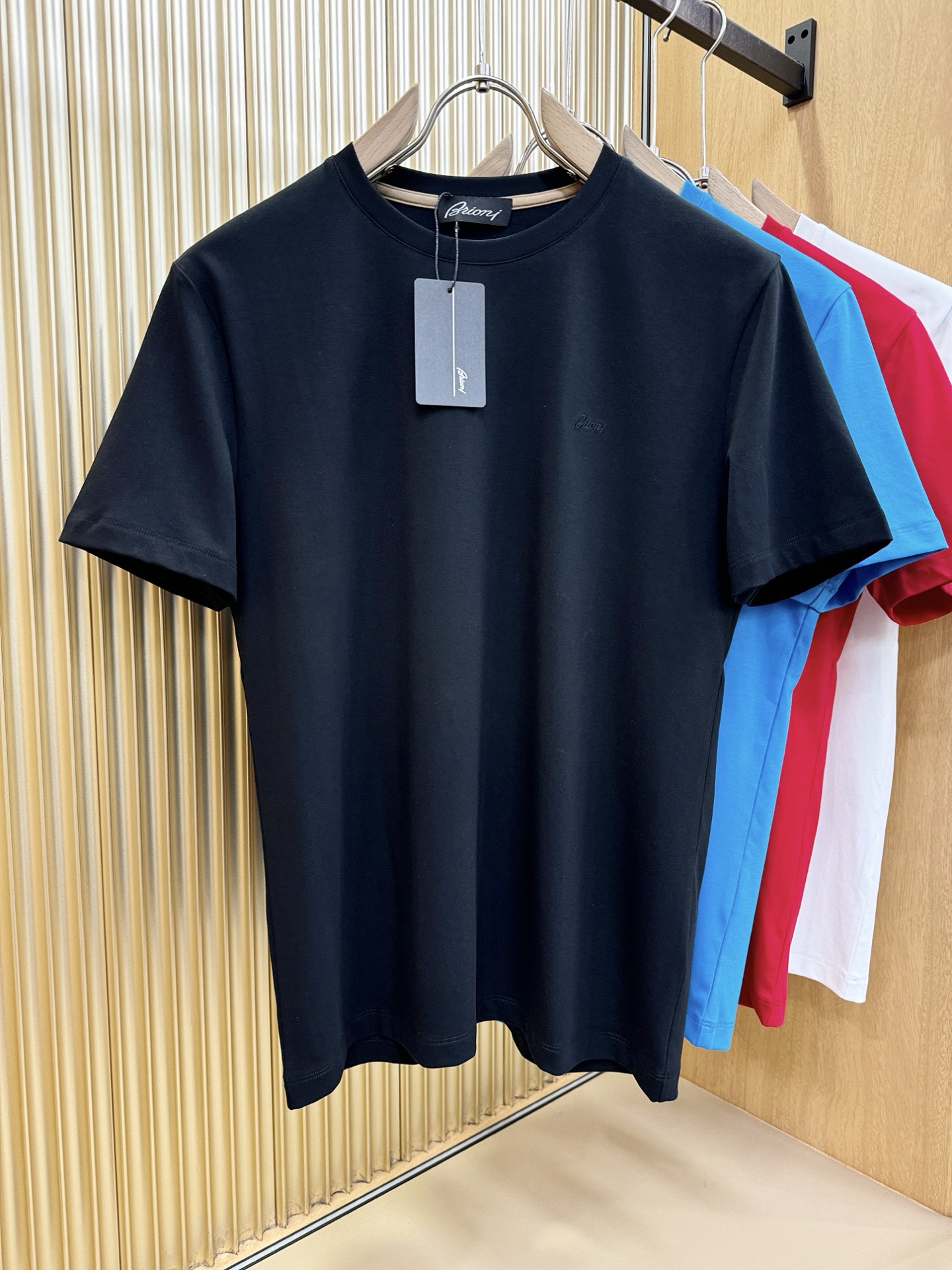 Brioni 布里奥尼 顶级品质 2026新品短袖！原版定制面料，手感柔软。顶级进口私货，时尚设计潮流短