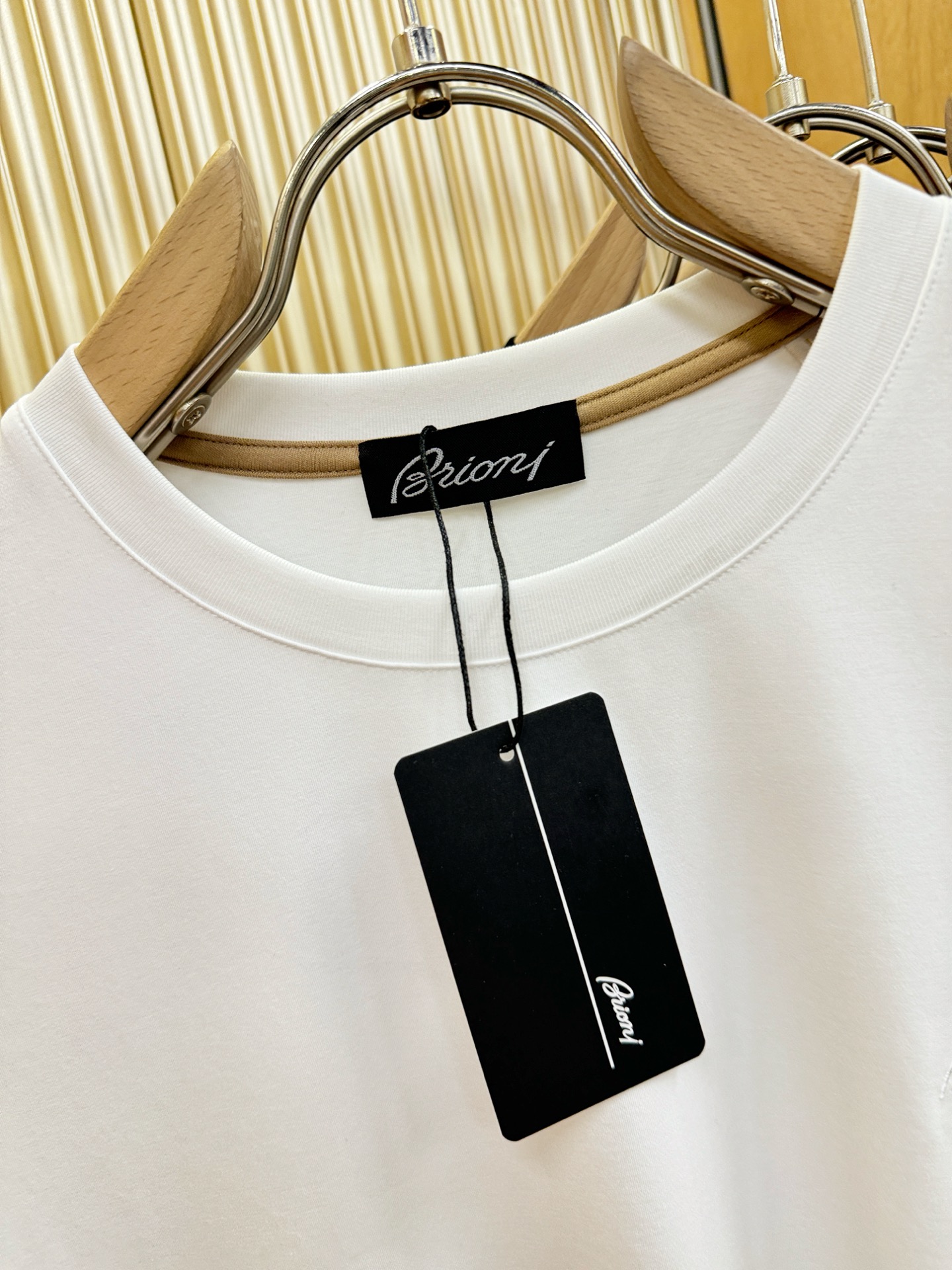 Brioni 布里奥尼 顶级品质 2026新品短袖！原版定制面料，手感柔软。顶级进口私货，时尚设计潮流短