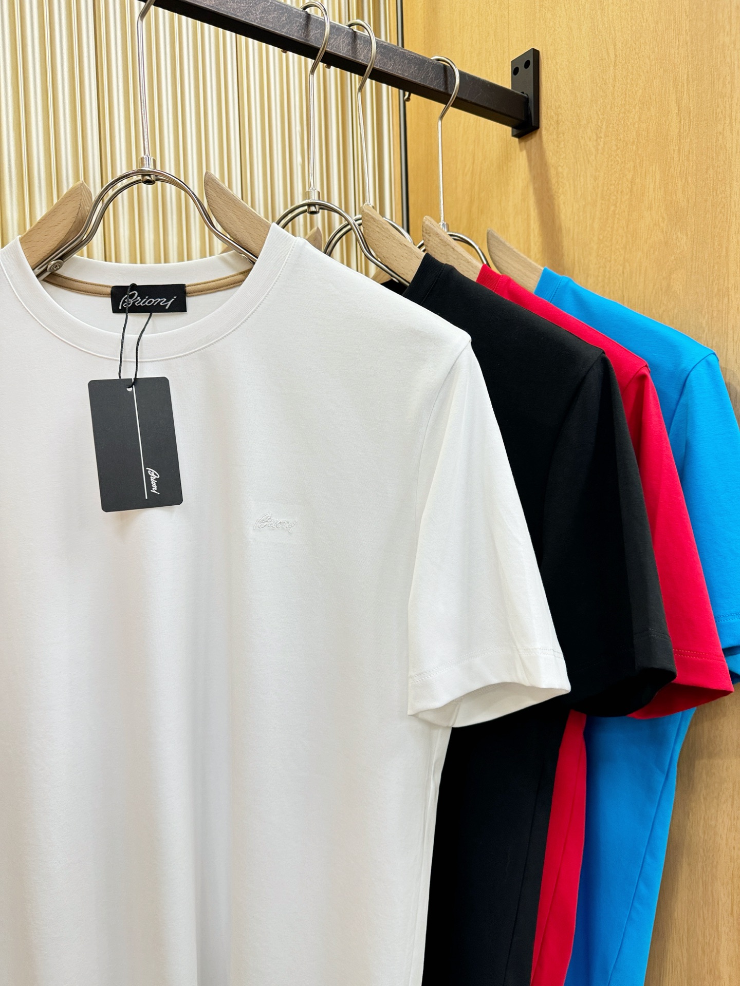 Brioni 布里奥尼 顶级品质 2026新品短袖！原版定制面料，手感柔软。顶级进口私货，时尚设计潮流短