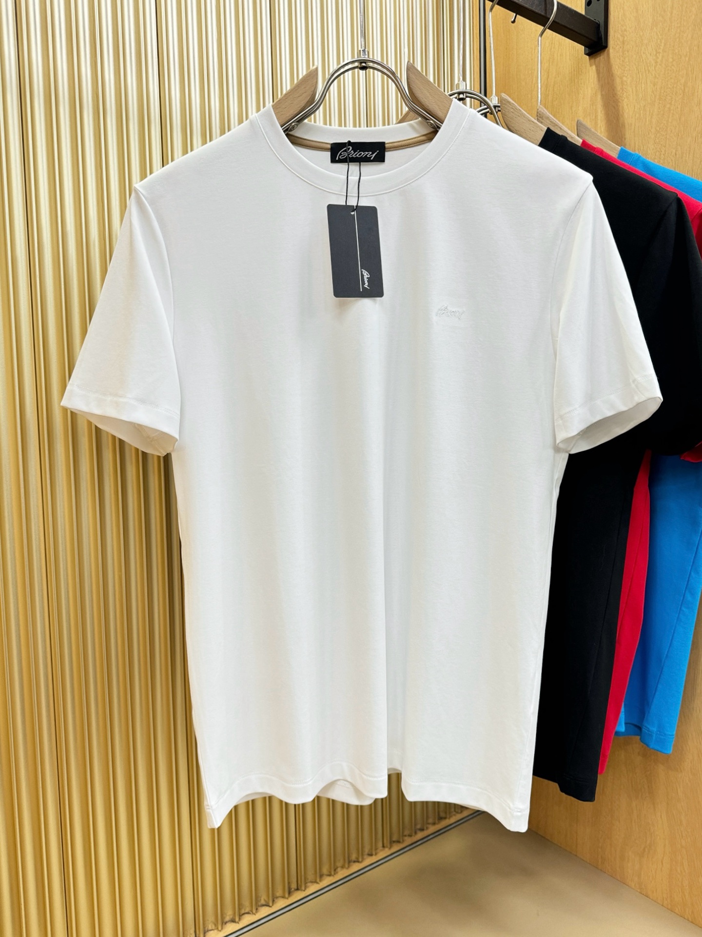 Brioni 布里奥尼 顶级品质 2026新品短袖！原版定制面料，手感柔软。顶级进口私货，时尚设计潮流短