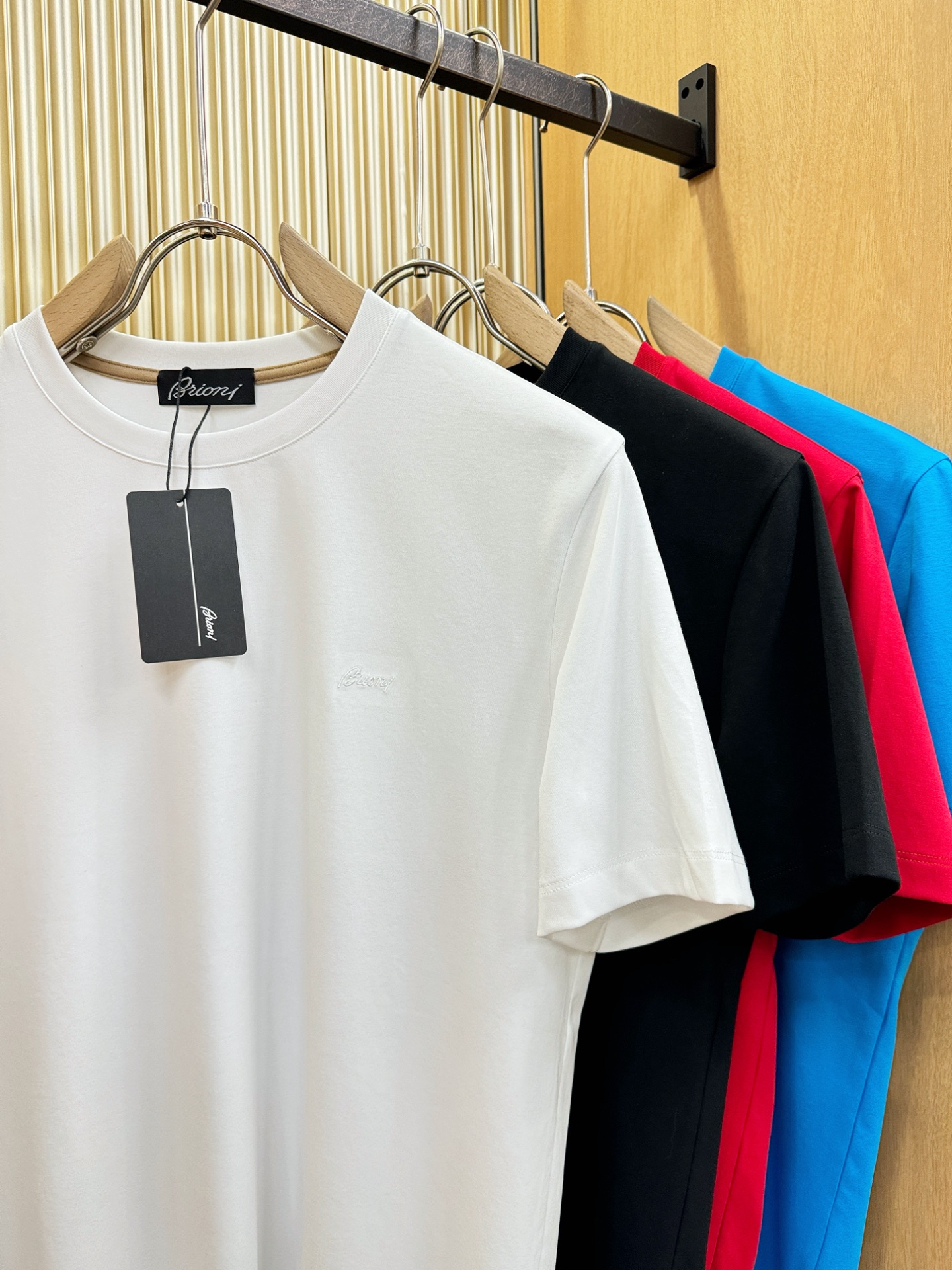 Brioni 布里奥尼 顶级品质 2026新品短袖！原版定制面料，手感柔软。顶级进口私货，时尚设计潮流短