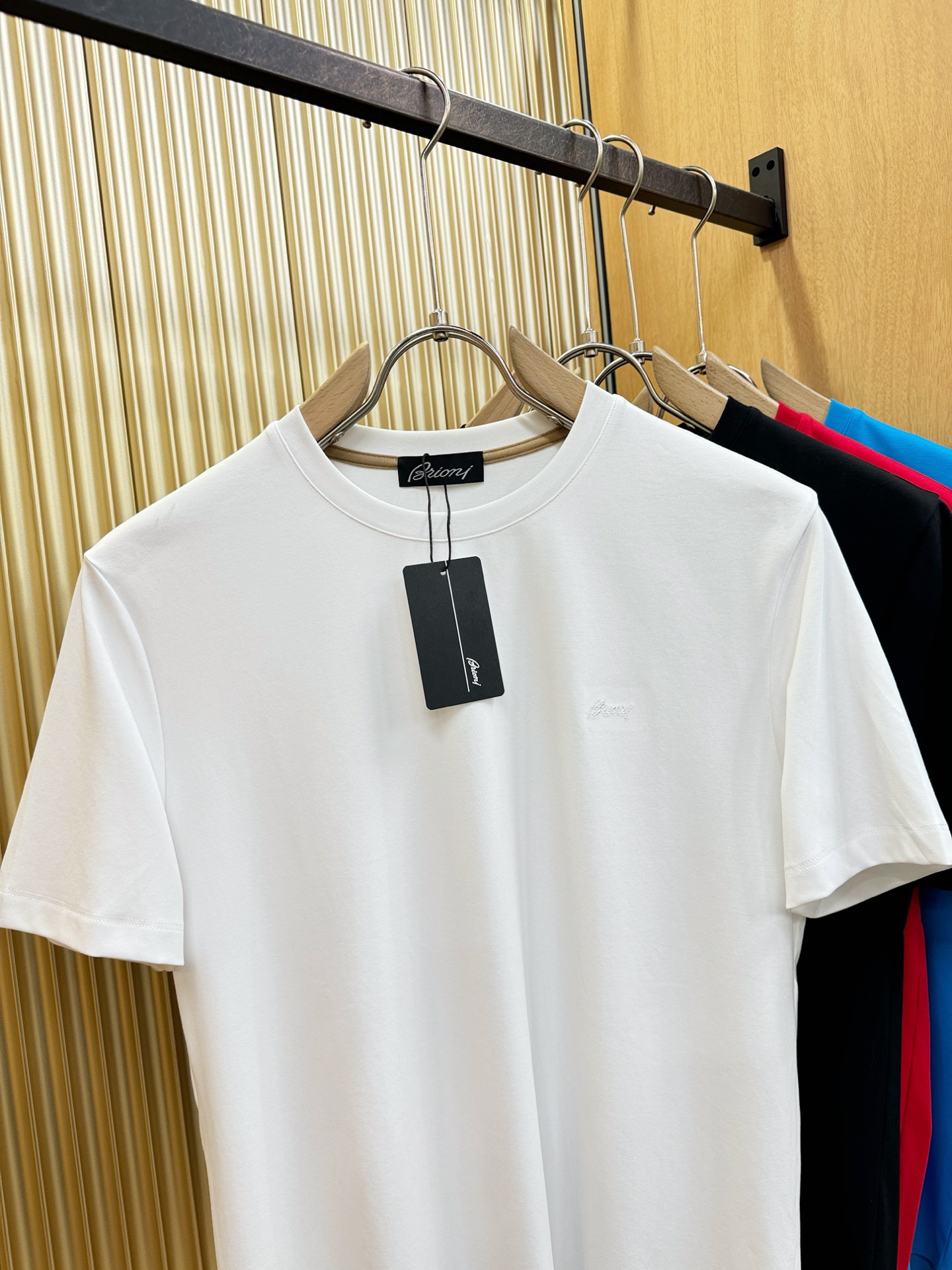 Brioni 布里奥尼 顶级品质 2026新品短袖！原版定制面料，手感柔软。顶级进口私货，时尚设计潮流短