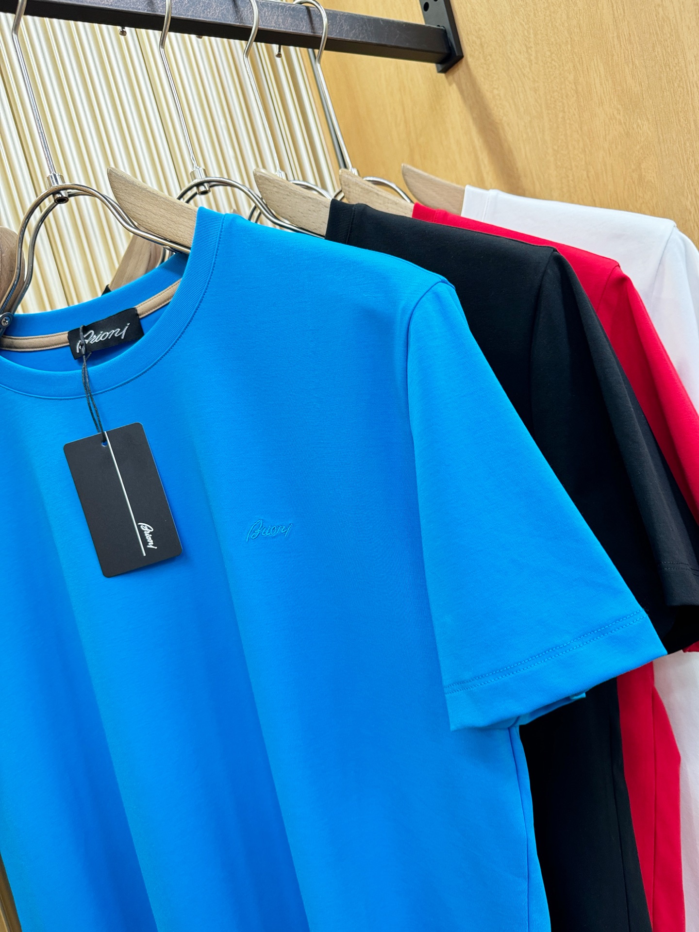 Brioni 布里奥尼 顶级品质 2026新品短袖！原版定制面料，手感柔软。顶级进口私货，时尚设计潮流短