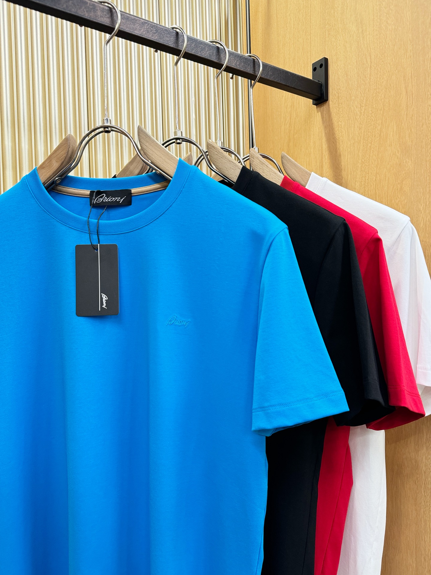 Brioni 布里奥尼 顶级品质 2026新品短袖！原版定制面料，手感柔软。顶级进口私货，时尚设计潮流短