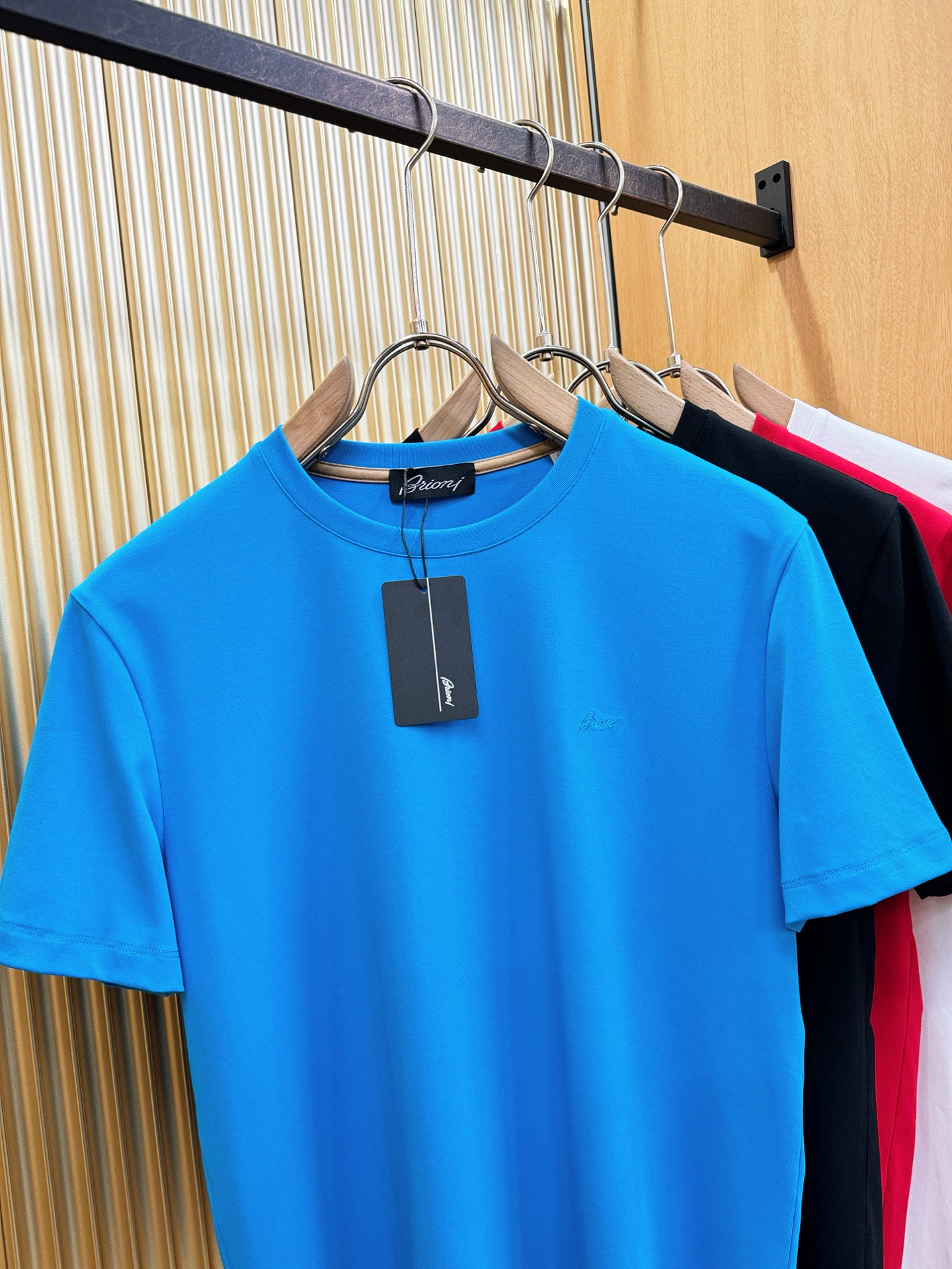 Brioni 布里奥尼 顶级品质 2026新品短袖！原版定制面料，手感柔软。顶级进口私货，时尚设计潮流短