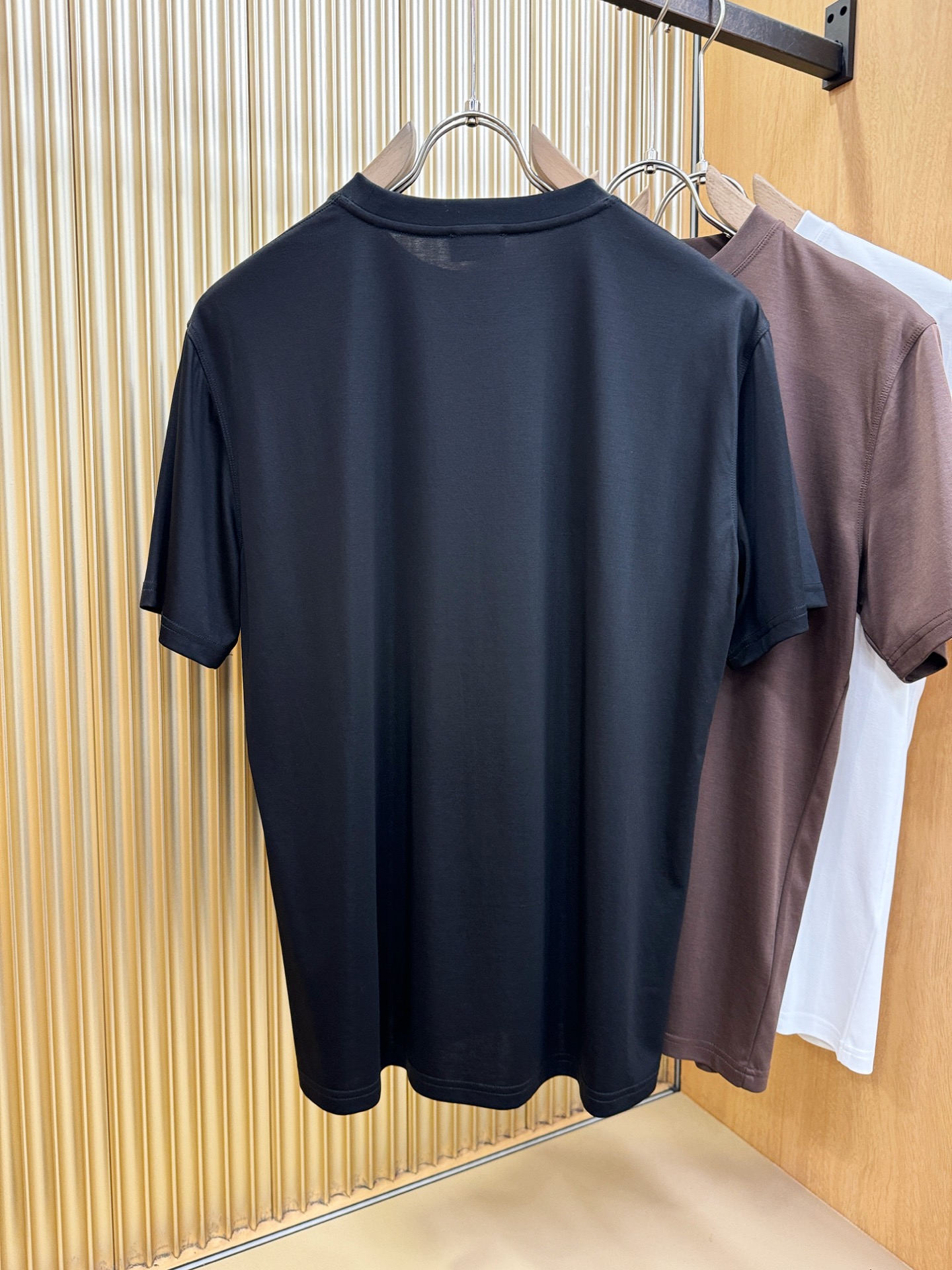 ISAIA 顶级品质 2026新品短袖！原版定制面料，手感柔软。顶级进口私货，时尚设计潮流短袖，不失奢华