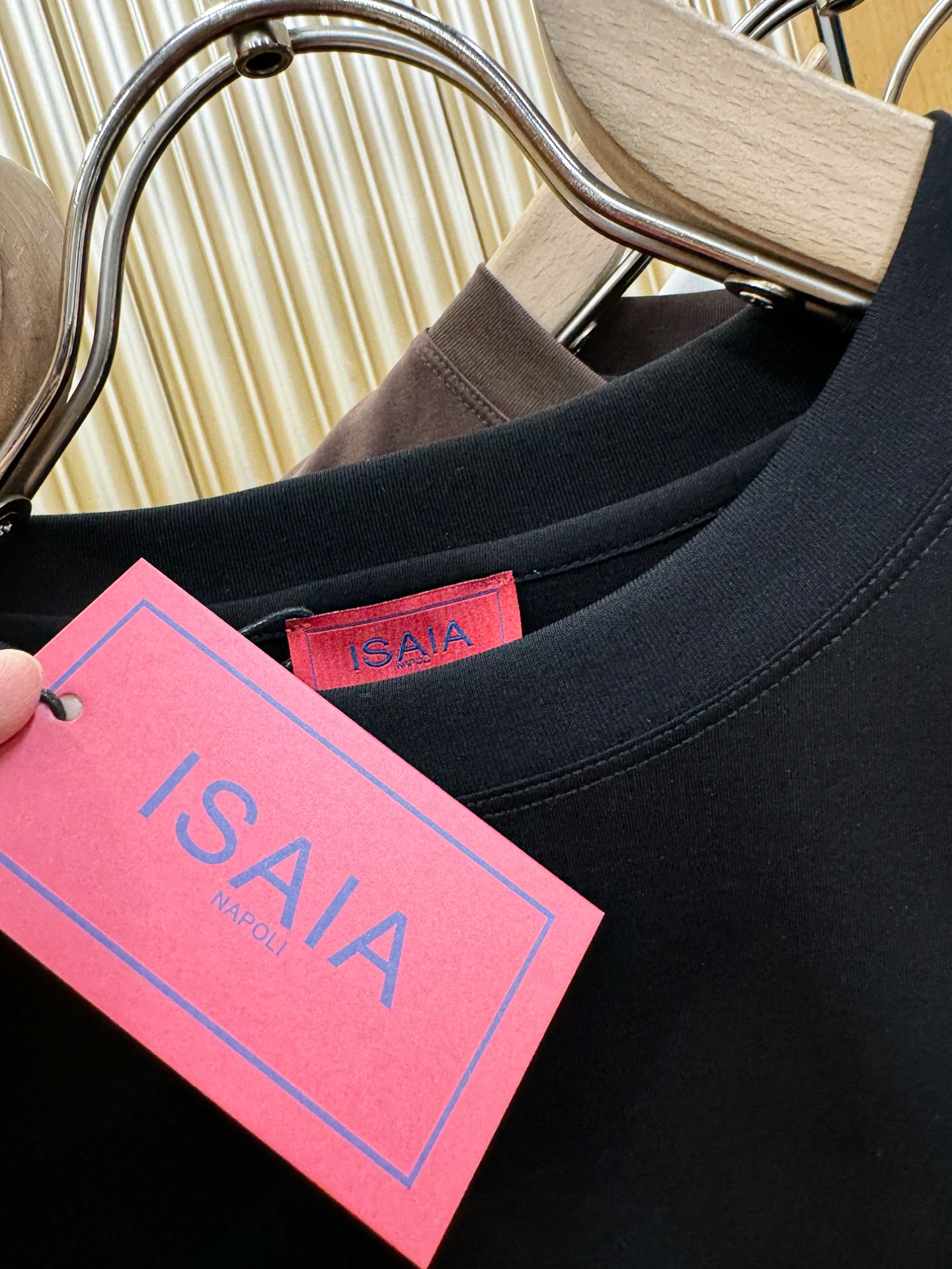 ISAIA 顶级品质 2026新品短袖！原版定制面料，手感柔软。顶级进口私货，时尚设计潮流短袖，不失奢华