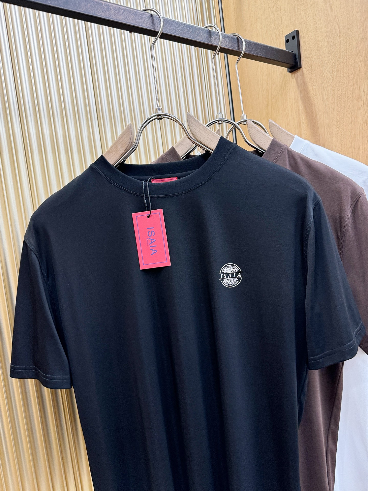 ISAIA 顶级品质 2026新品短袖！原版定制面料，手感柔软。顶级进口私货，时尚设计潮流短袖，不失奢华