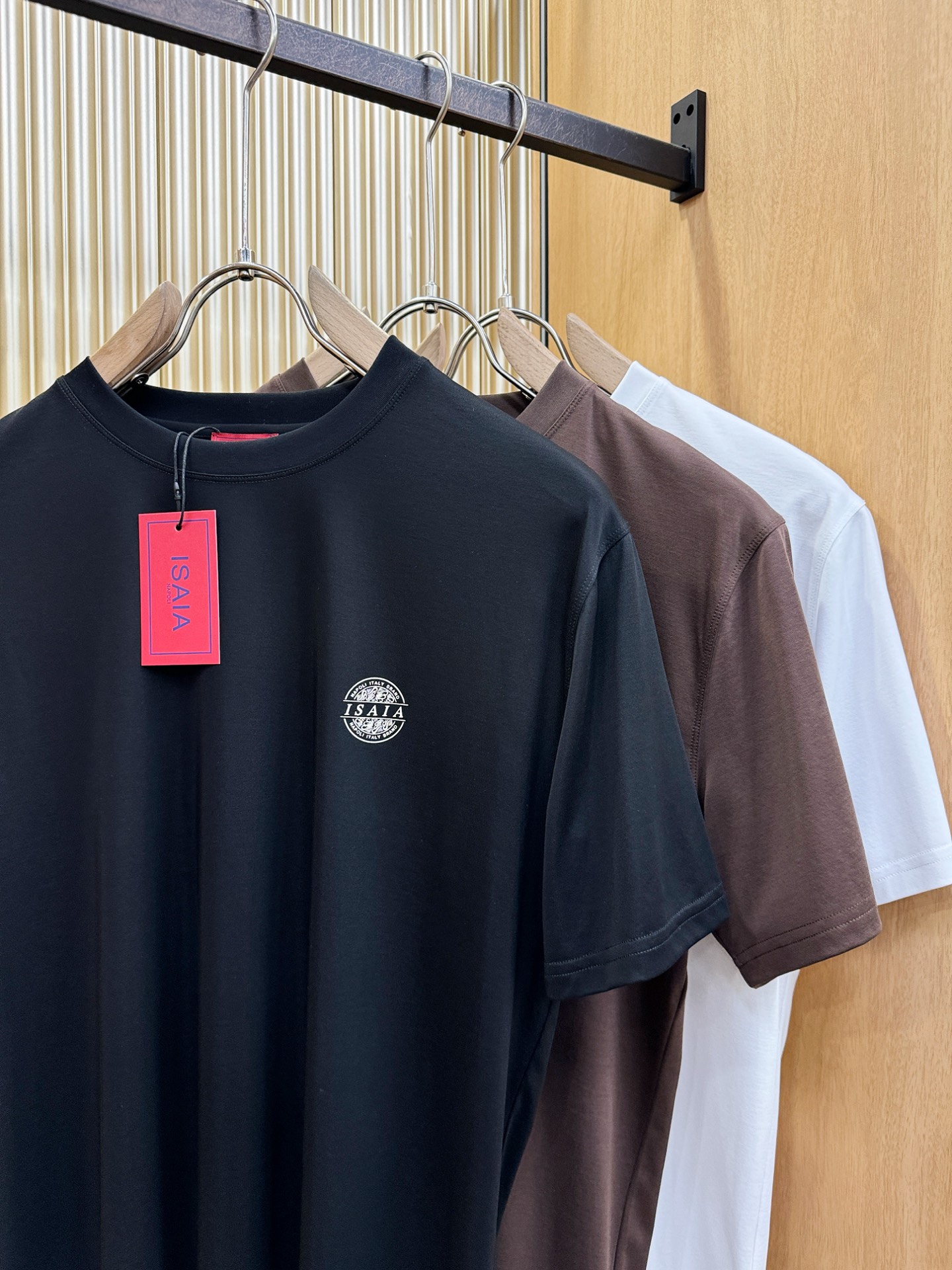 ISAIA 顶级品质 2026新品短袖！原版定制面料，手感柔软。顶级进口私货，时尚设计潮流短袖，不失奢华