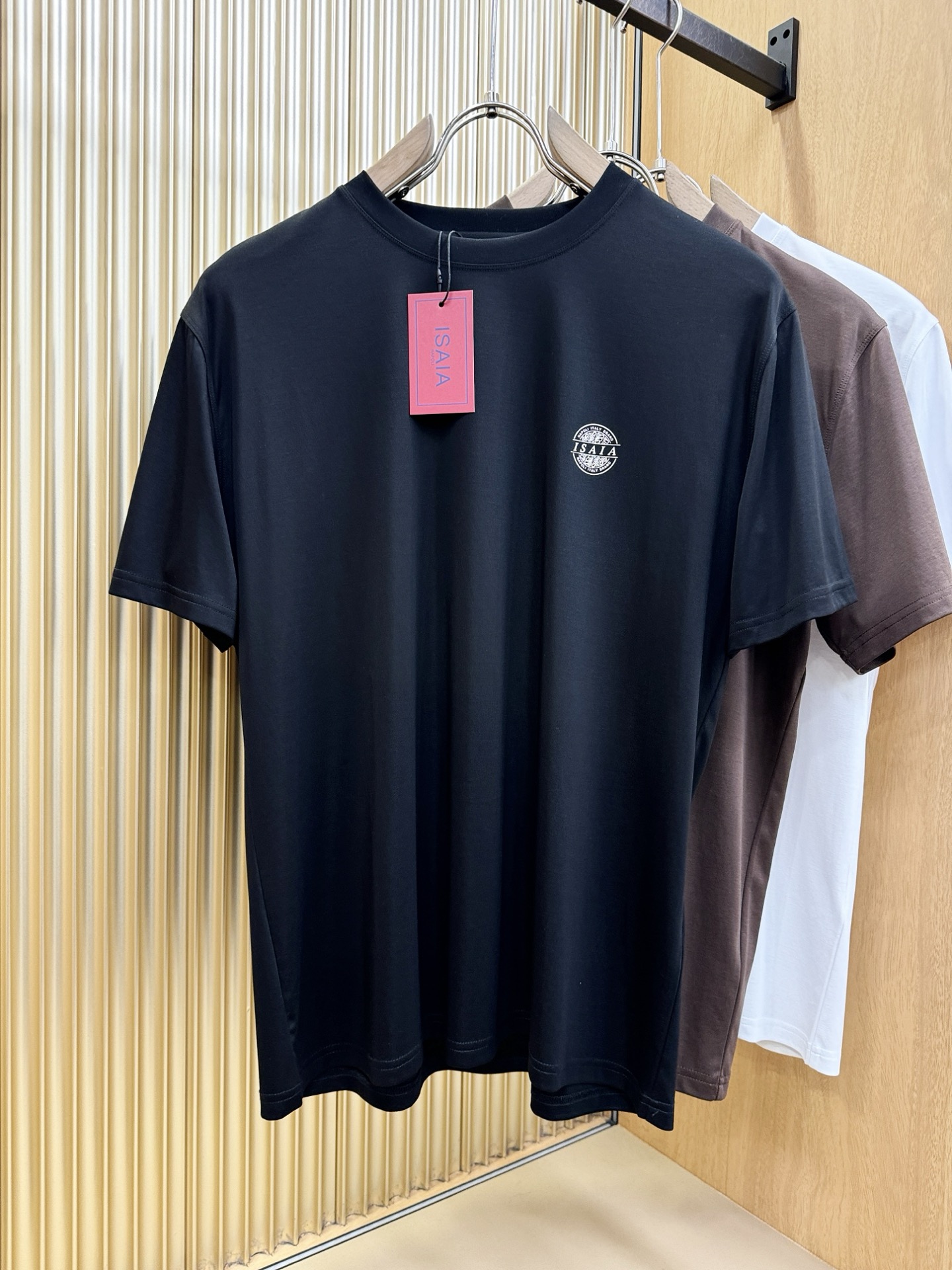 ISAIA 顶级品质 2026新品短袖！原版定制面料，手感柔软。顶级进口私货，时尚设计潮流短袖，不失奢华