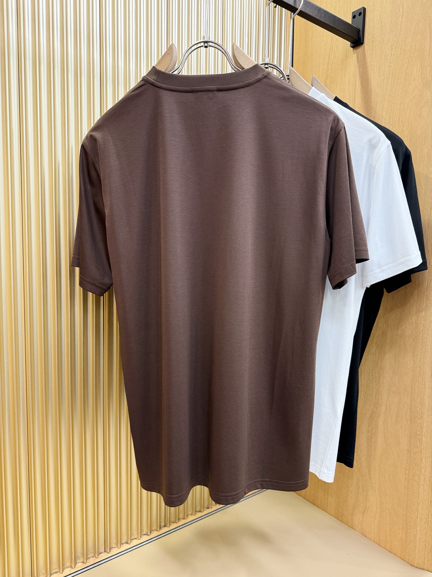 ISAIA 顶级品质 2026新品短袖！原版定制面料，手感柔软。顶级进口私货，时尚设计潮流短袖，不失奢华