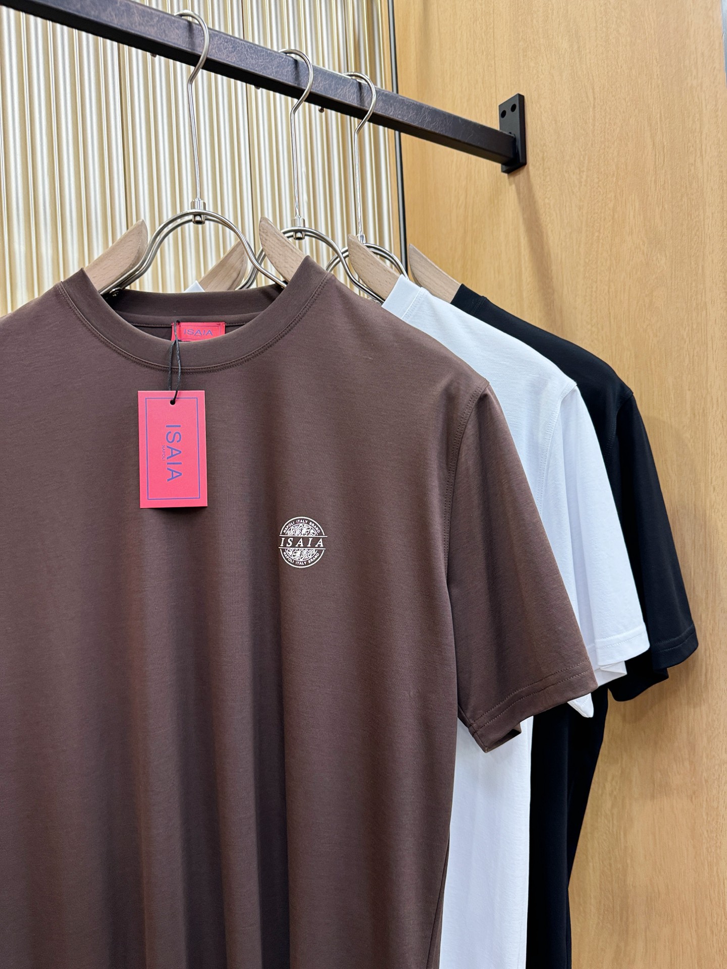 ISAIA 顶级品质 2026新品短袖！原版定制面料，手感柔软。顶级进口私货，时尚设计潮流短袖，不失奢华