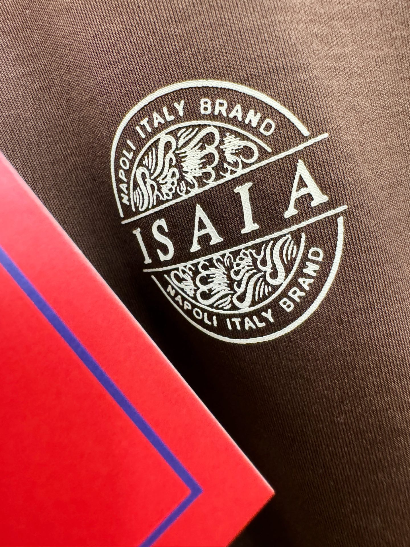 ISAIA 顶级品质 2026新品短袖！原版定制面料，手感柔软。顶级进口私货，时尚设计潮流短袖，不失奢华